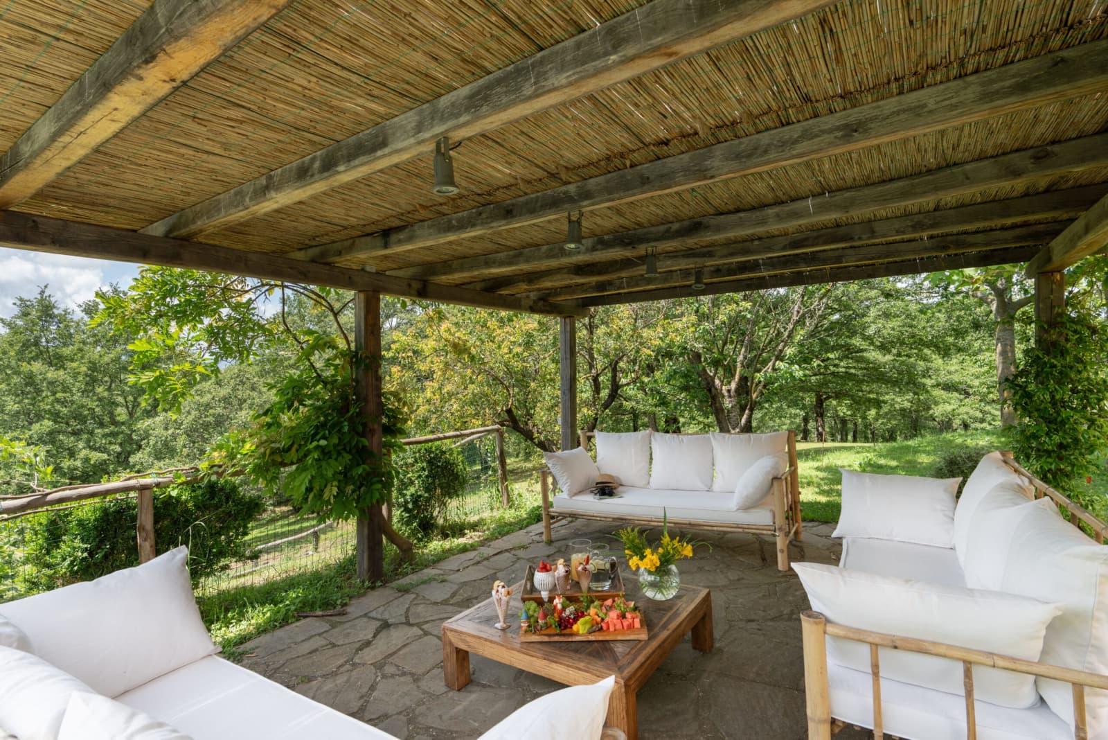 Villa Vetrichina — the outdoor lounge under the reed canopy