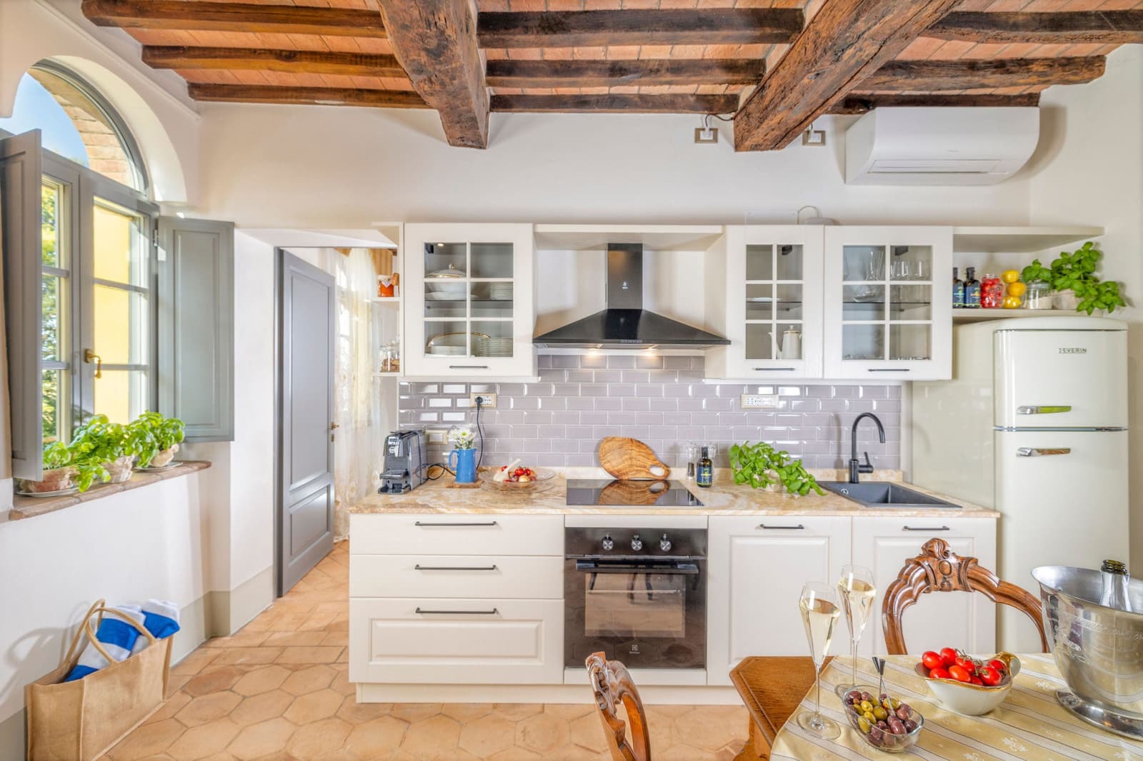 Villa Poggio d'Oro — an open-plan white kitchen