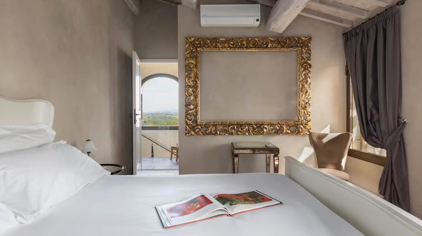 Casale Olivaio — a bedroom with a gilt mirror