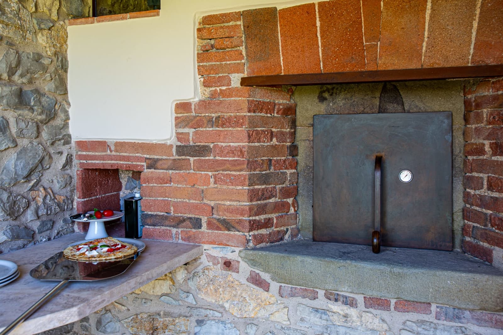 Casa Faraonia — the brick wood-fired oven
