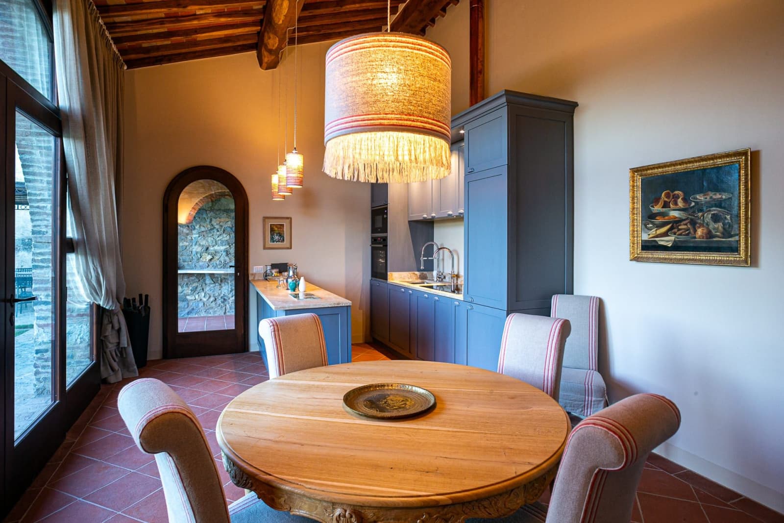 Casa Faraonia — the kitchen and round dining table