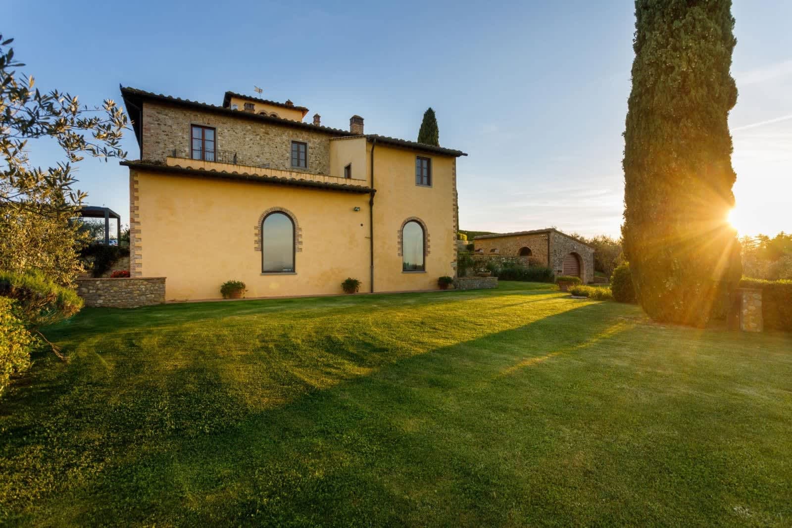 Solare del Chianti — the farmhouse across the lawn