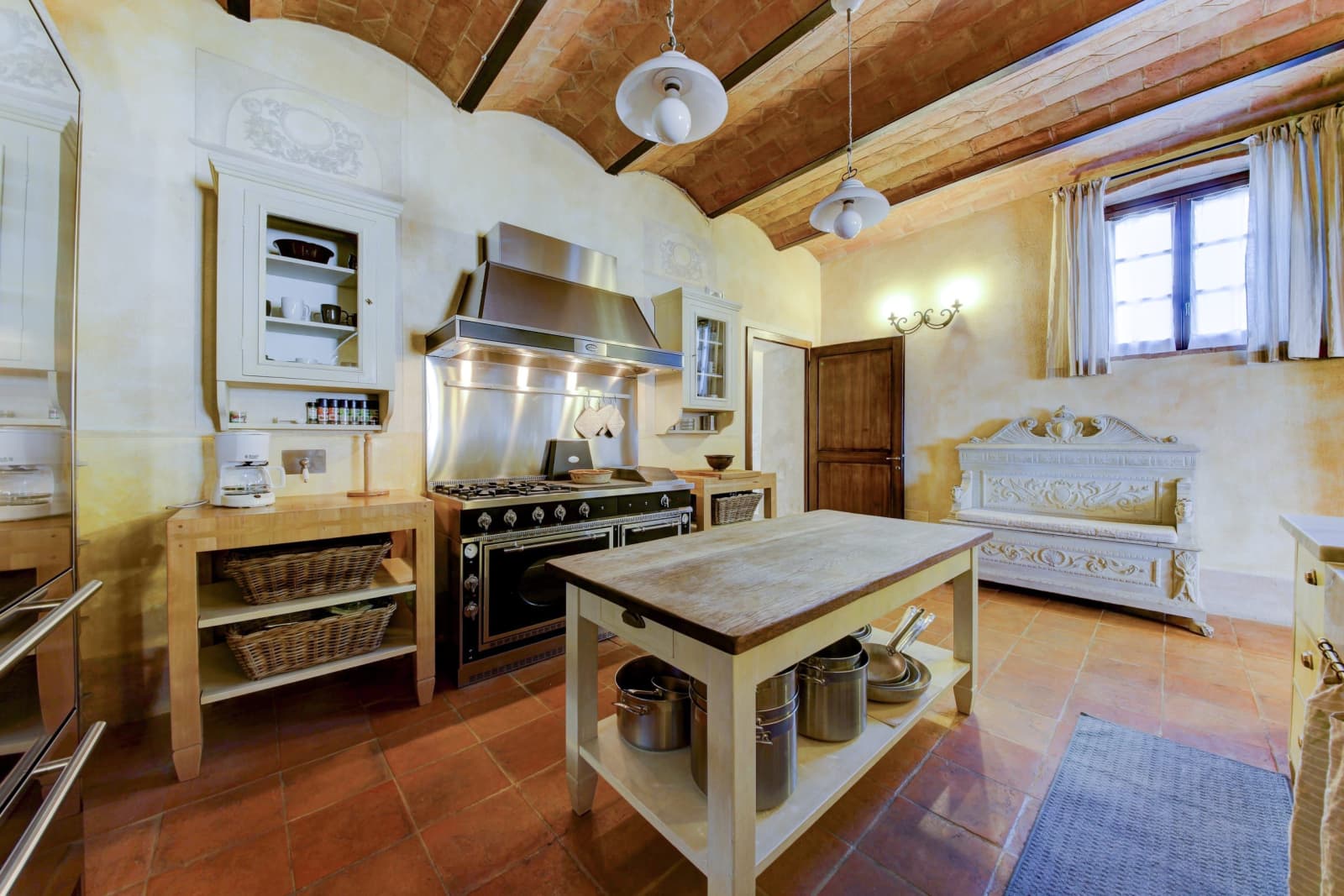 Villa Elle in Siena, Tuscany, photograph 17 of 65