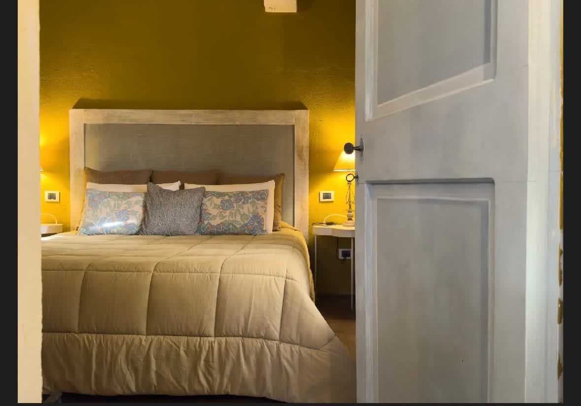 Villa Vetrichina — a double bedroom