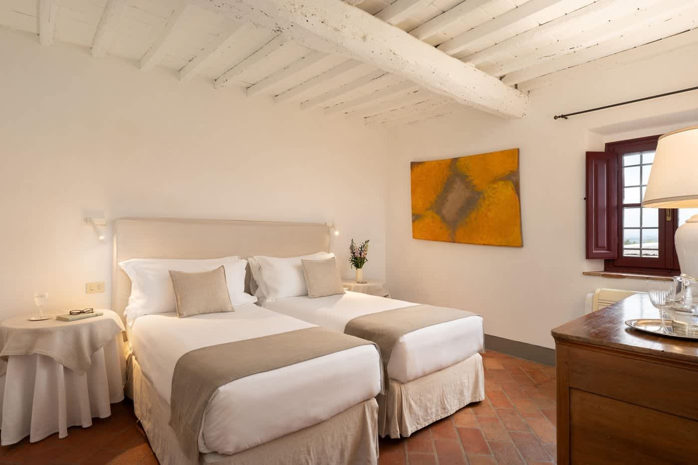 Villa Castellaro — a twin bedroom with a modern painting