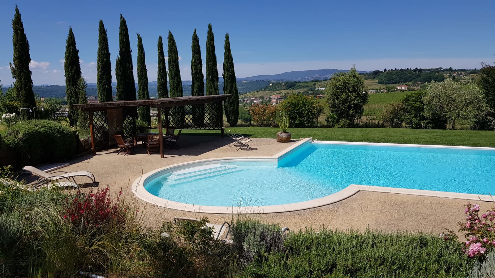 Villa Elle in Siena, Tuscany, photograph 62 of 65