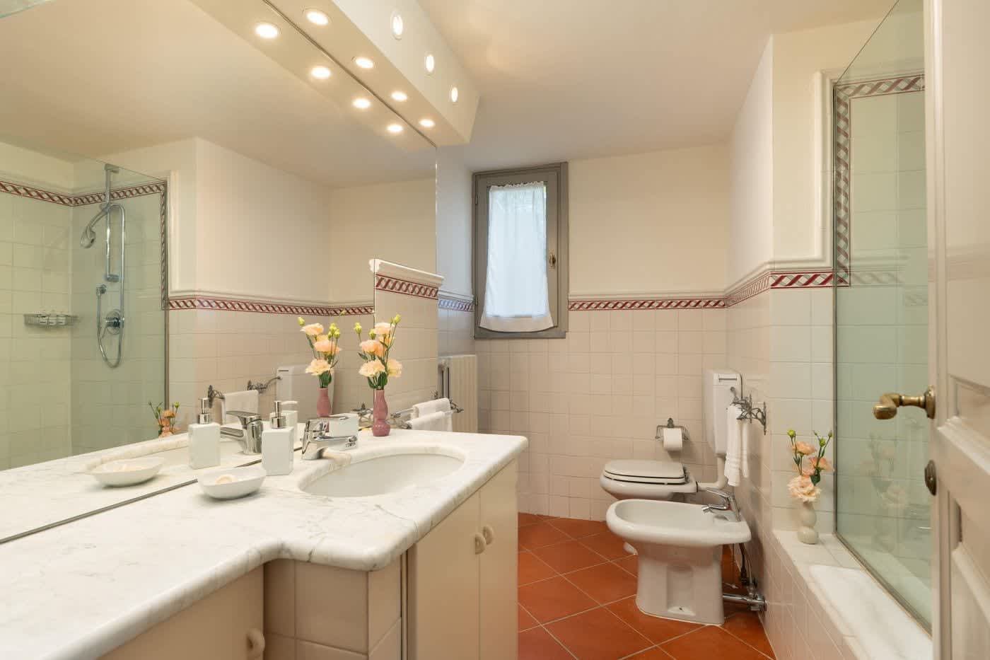Casa Lilia — an en-suite bathroom