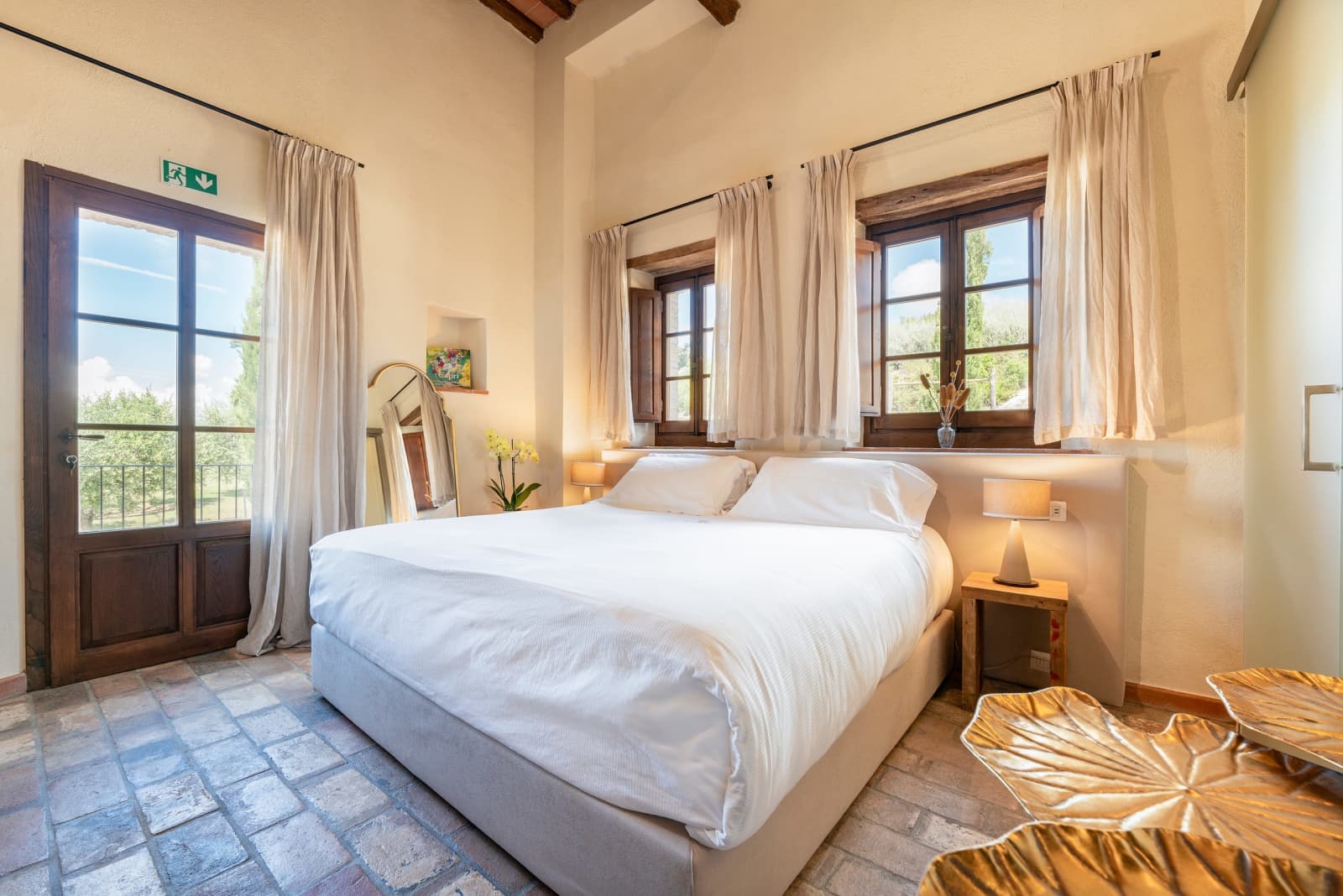 Villa Il Cellese — bedroom 1 and its balcony doors