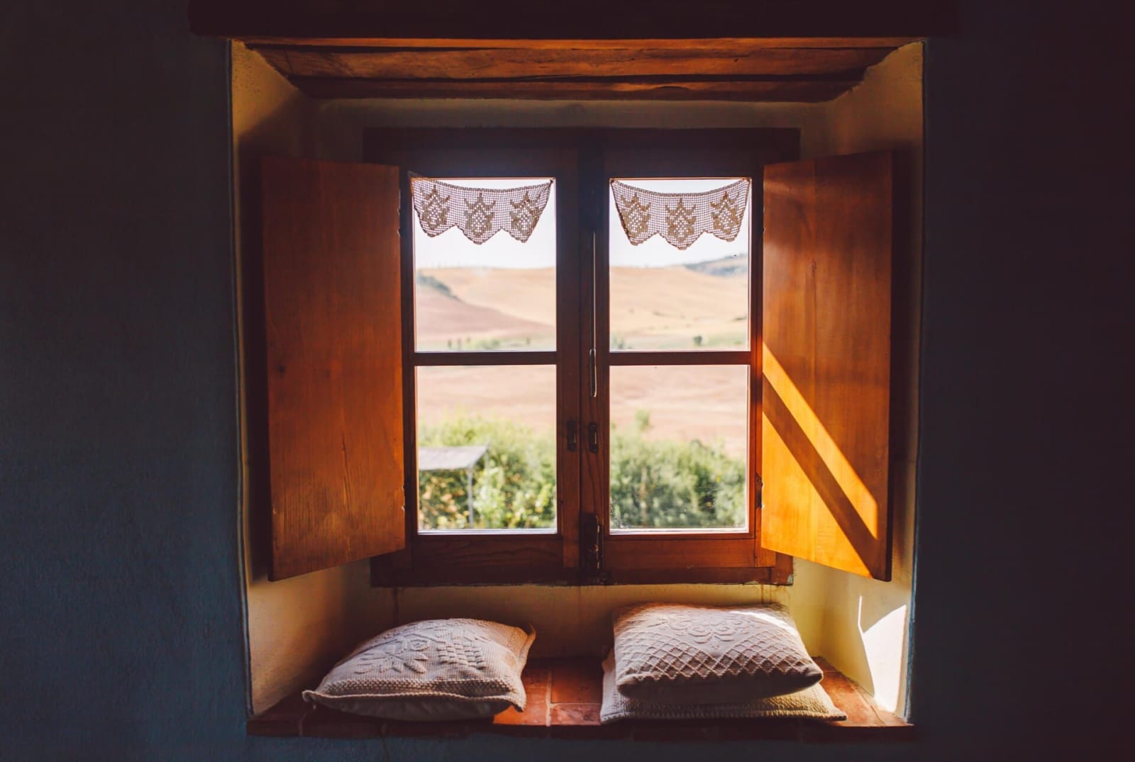Villa delle Sorelle — a window seat looking over the hills