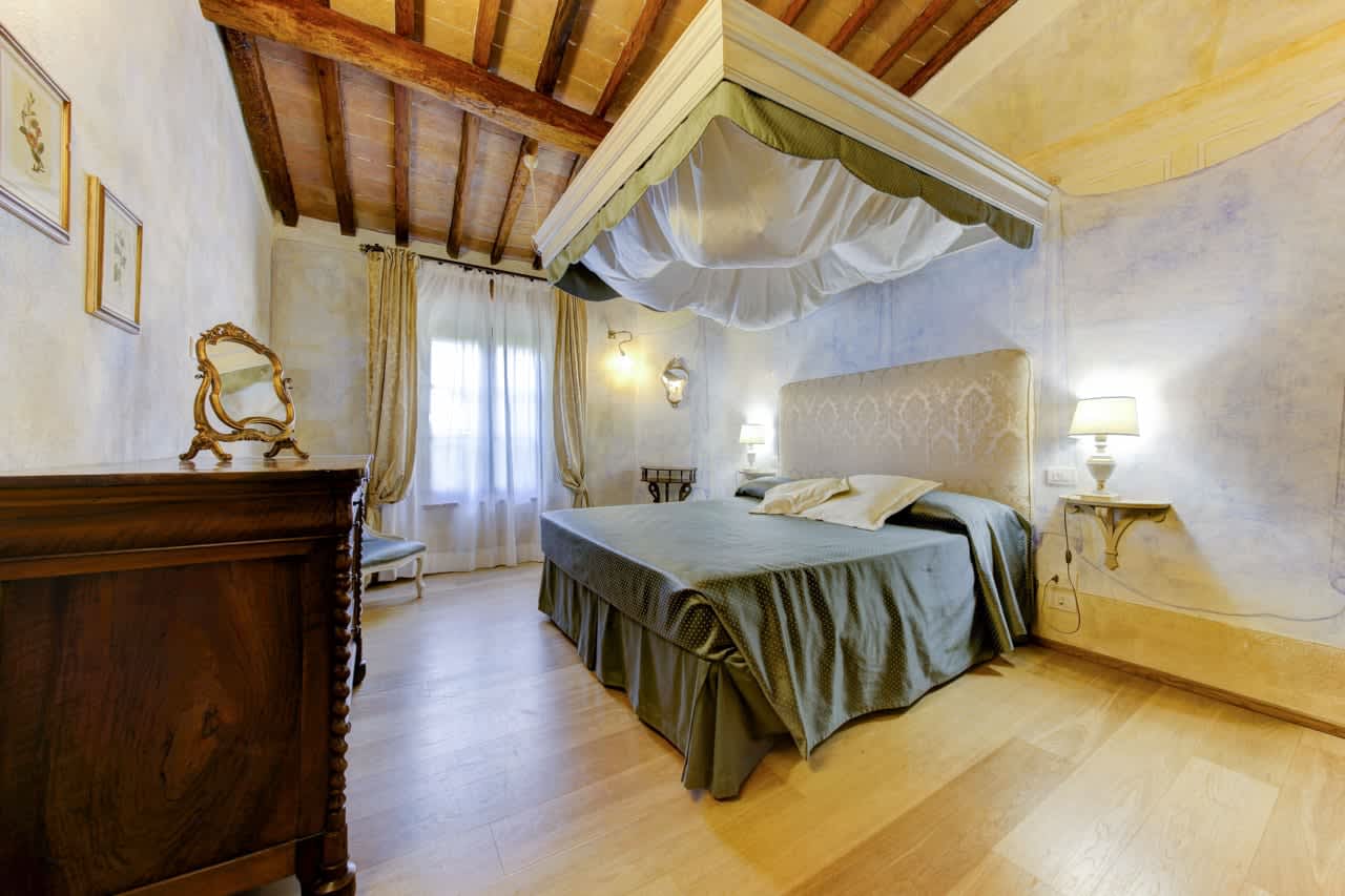 Villa Elle in Siena, Tuscany, photograph 47 of 65