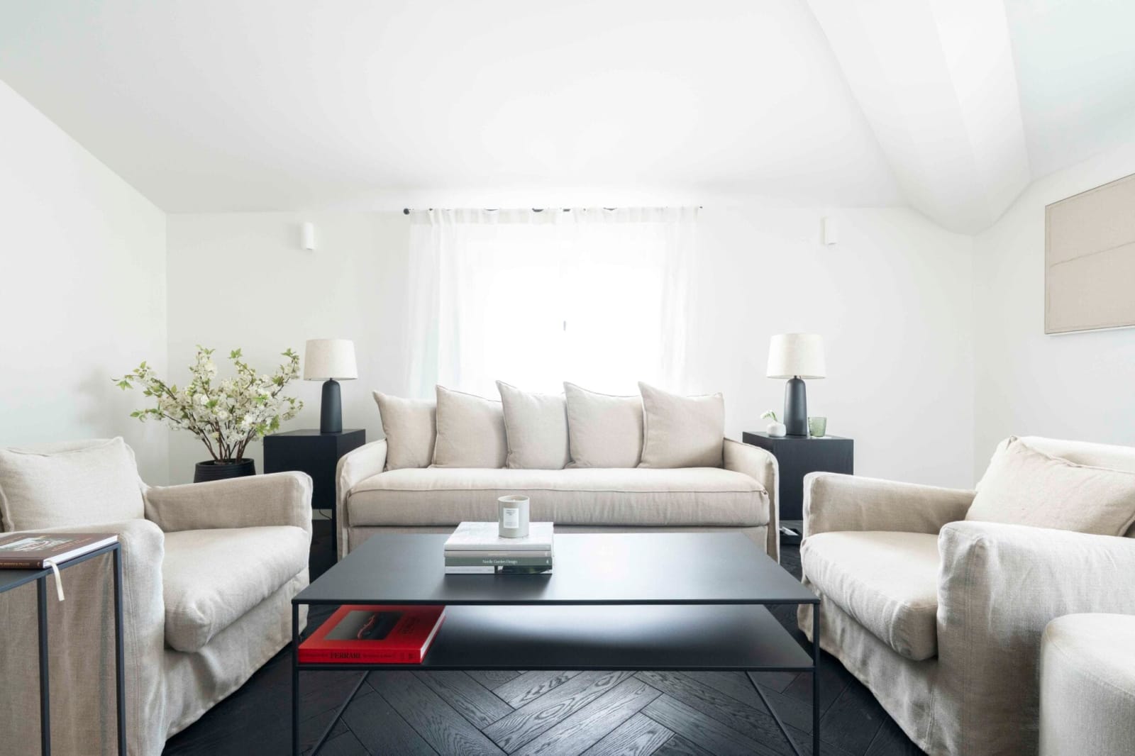 Tenuta Belvedere Estate: Tenuta Belvedere — the suite living room