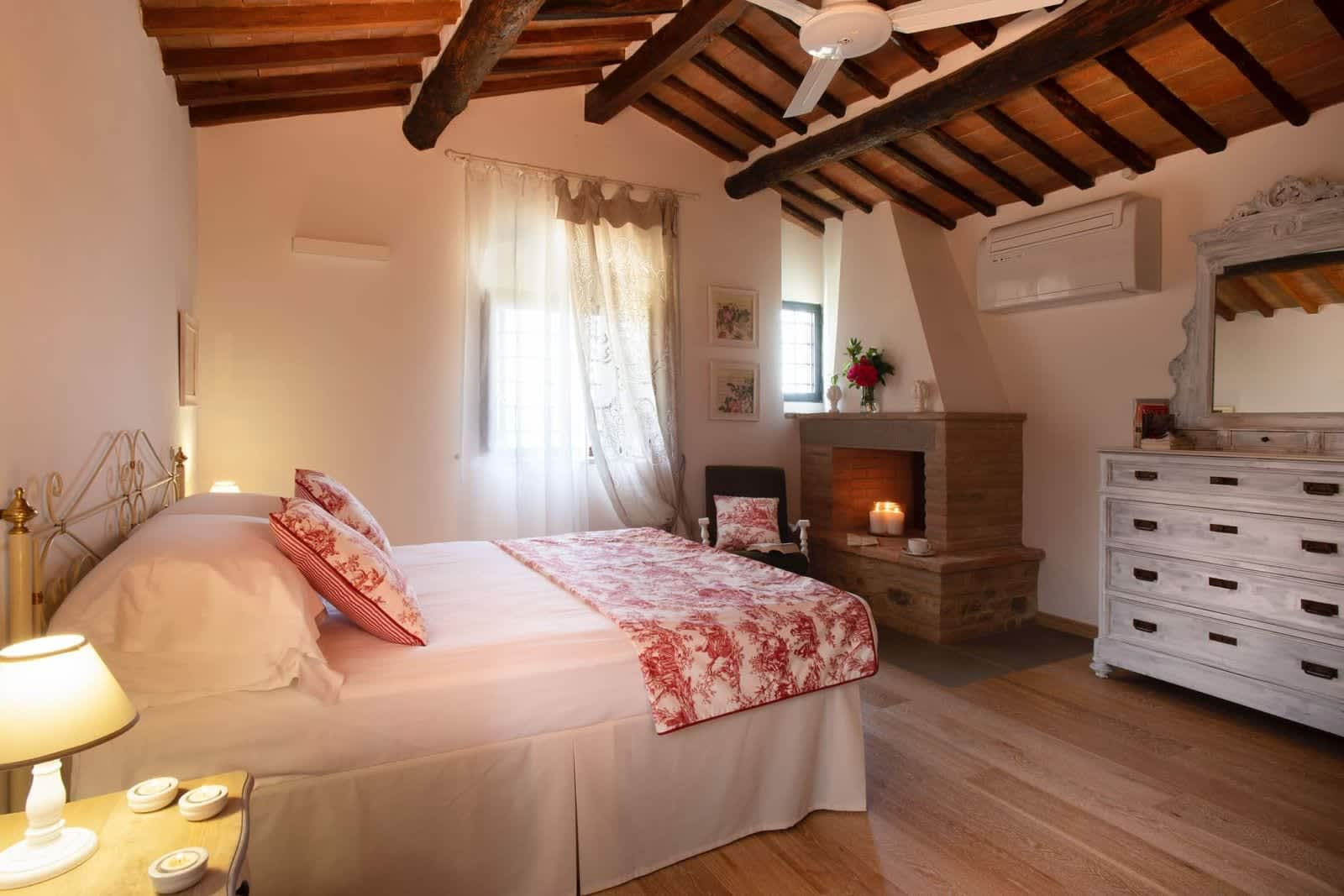 Podere Pianoro — the Rosa bedroom