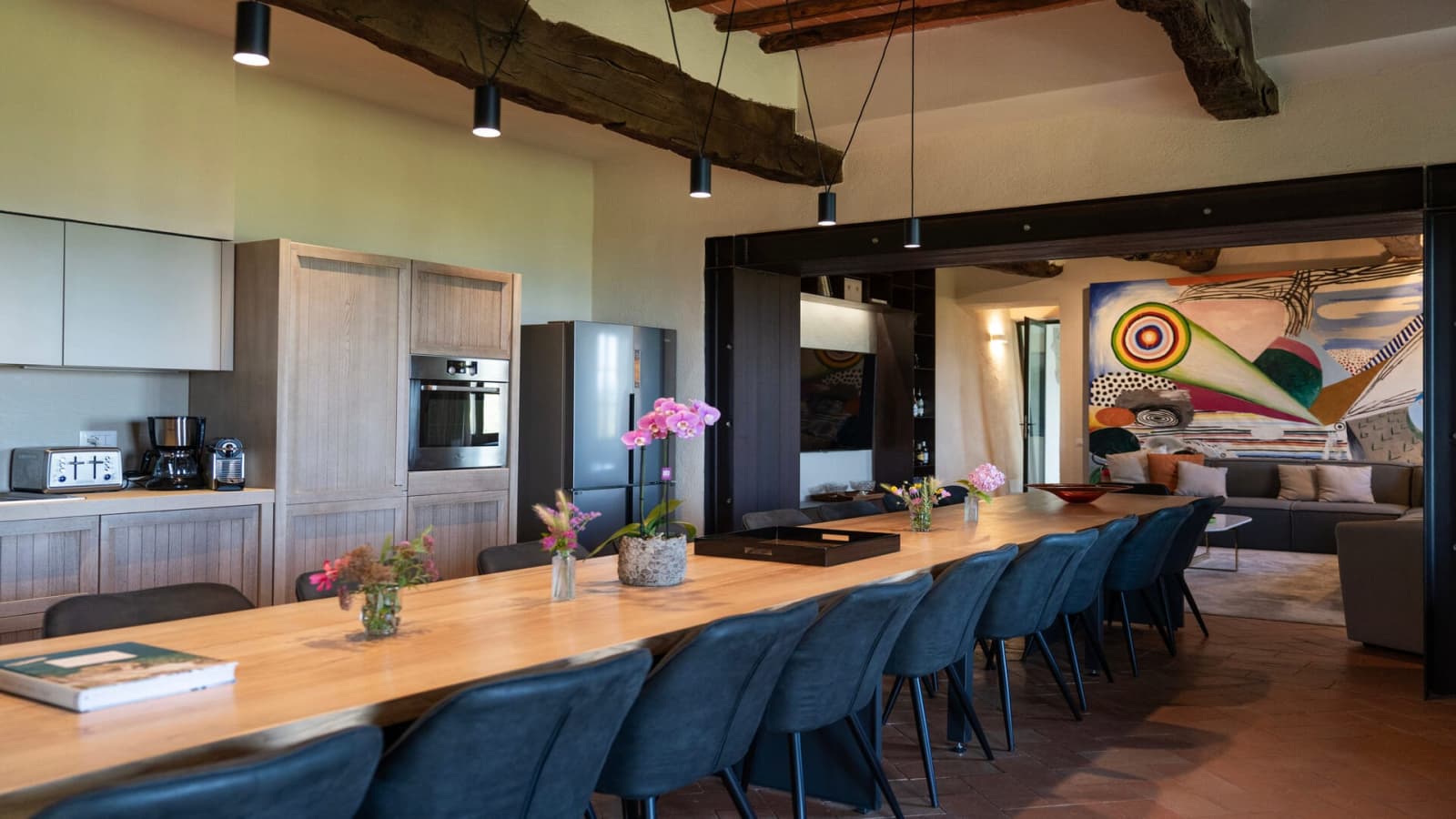 Villa Il Cellese — the open-plan kitchen and dining room
