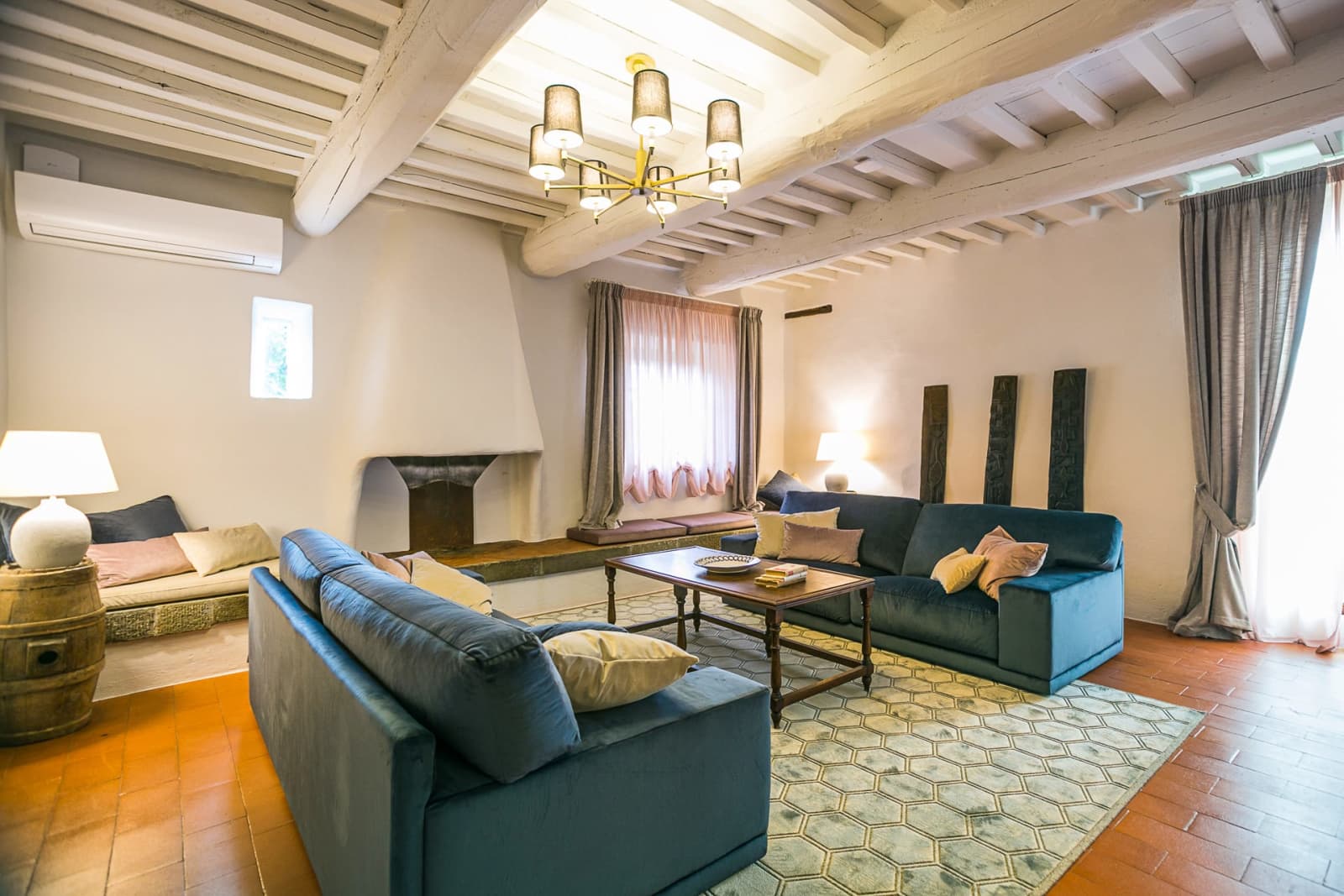 Casa dell'Erta — the lounge with its open fire