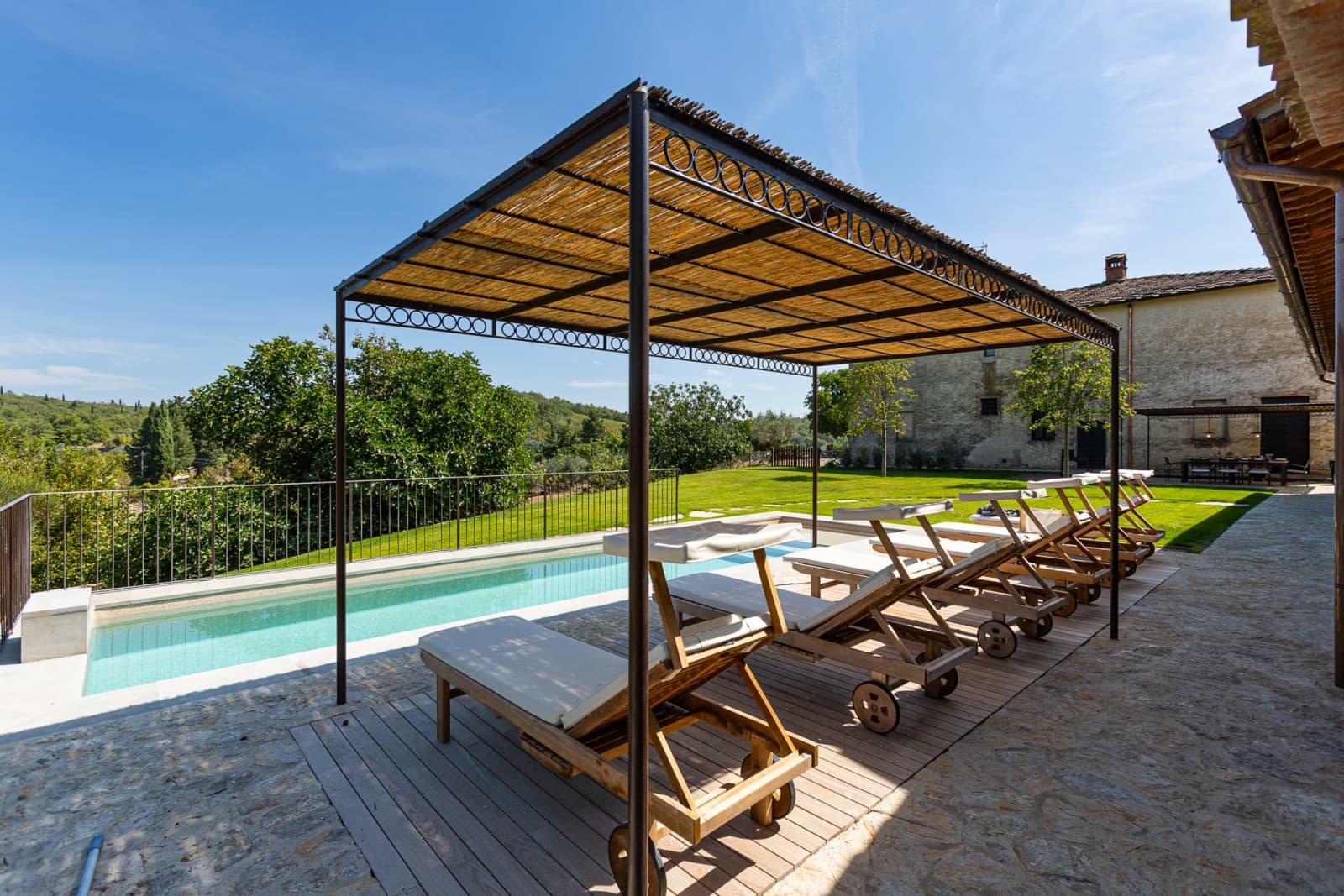Casa Faraonia — loungers under the pool pergola