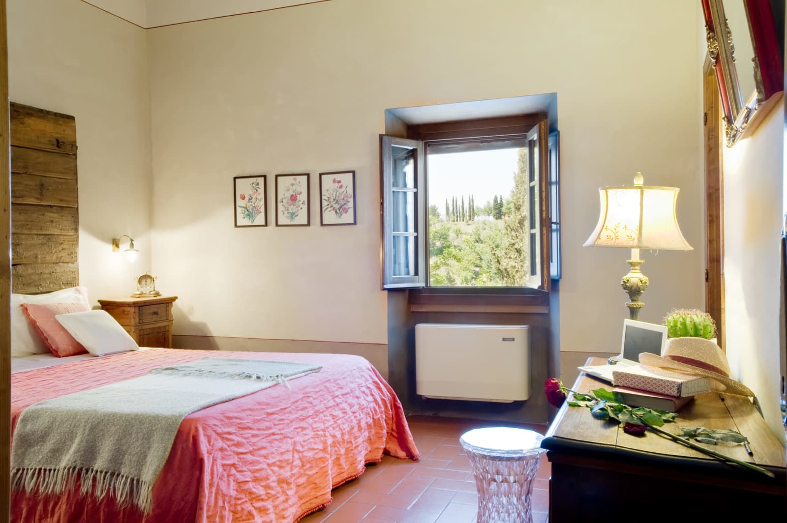 Villa Il Colto — a bedroom with a garden view
