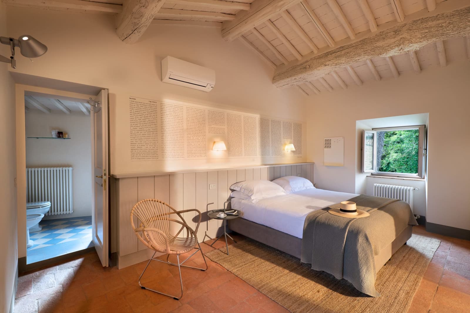 Villa Erbavoglio — a bedroom with en-suite bathroom