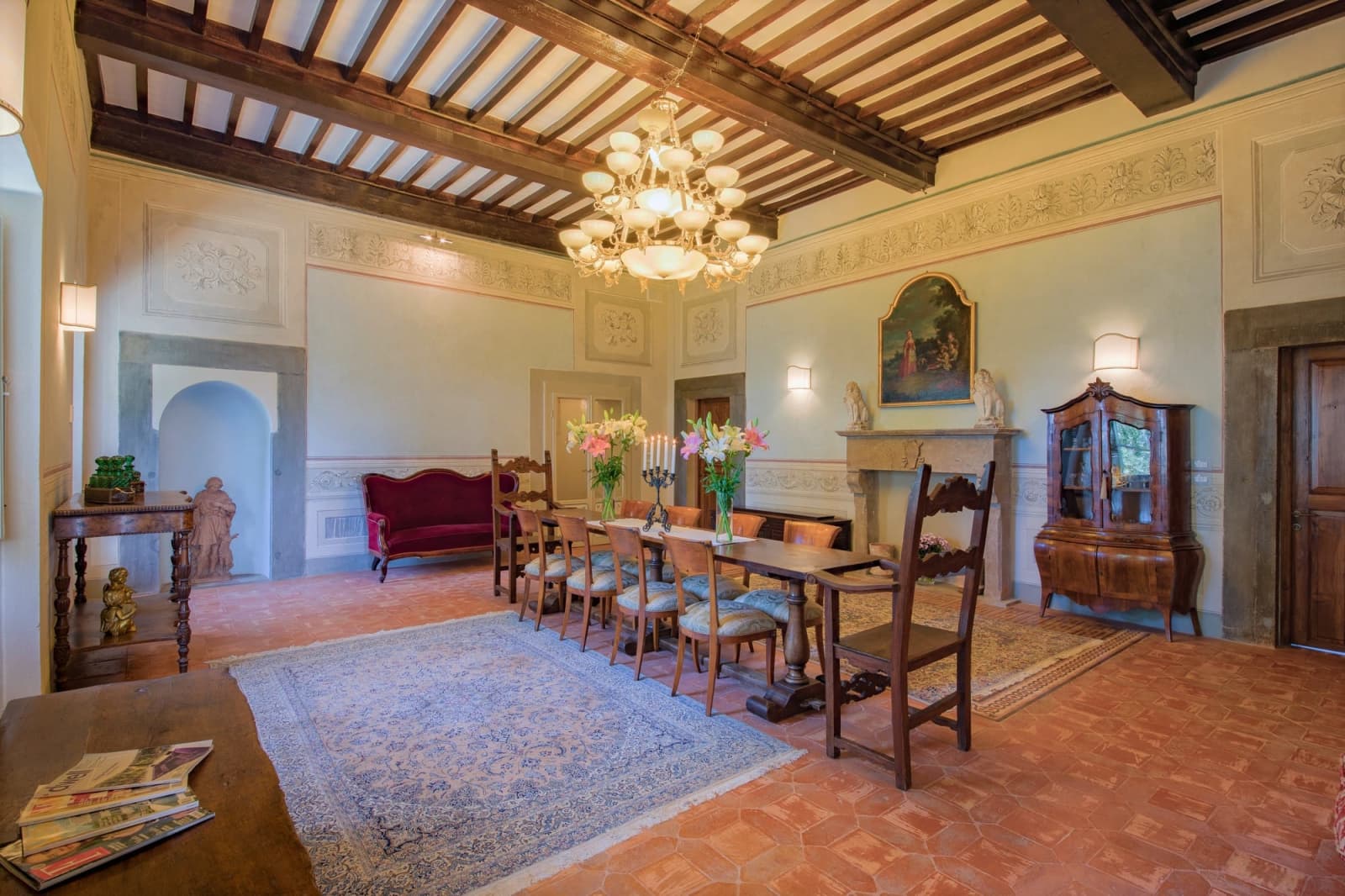 Villa della Cappella — a beamed reception room with dining table