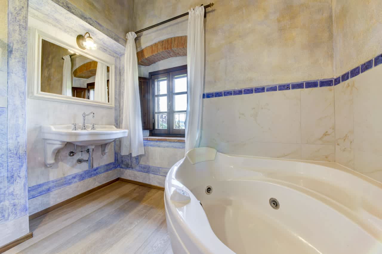 Villa Elle in Siena, Tuscany, photograph 48 of 65