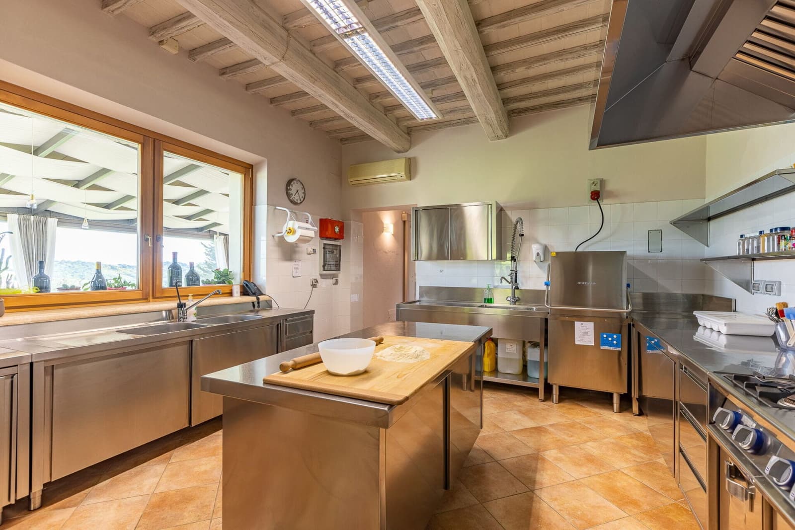 Tenuta La Barricaia — the professionally equipped kitchen