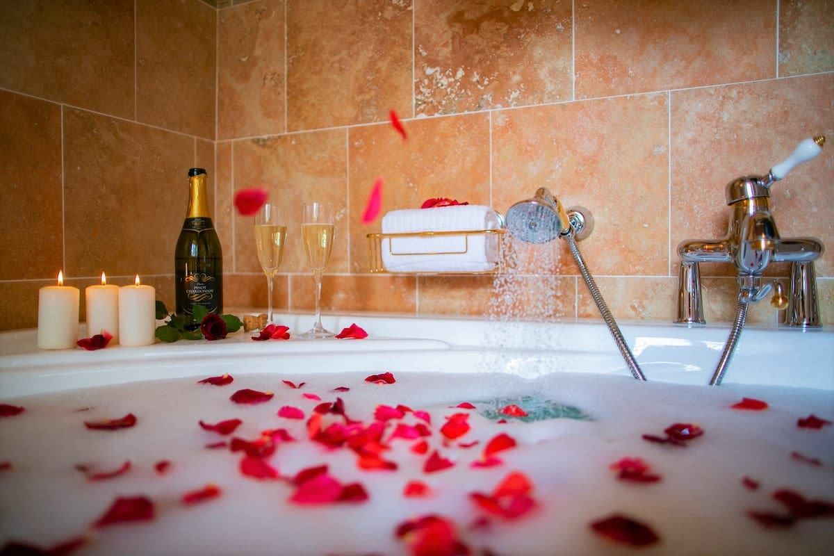 Villa della Cappella — a bath drawn with rose petals and champagne