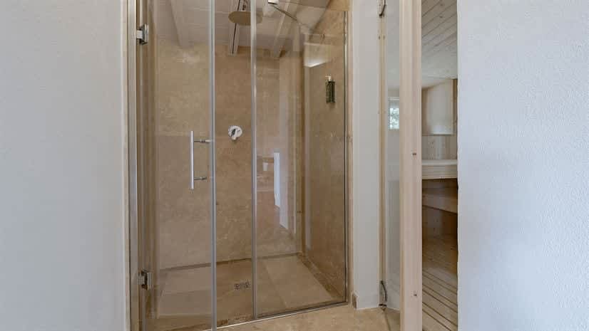 Borgo delle Vigne — a shower opening onto the sauna
