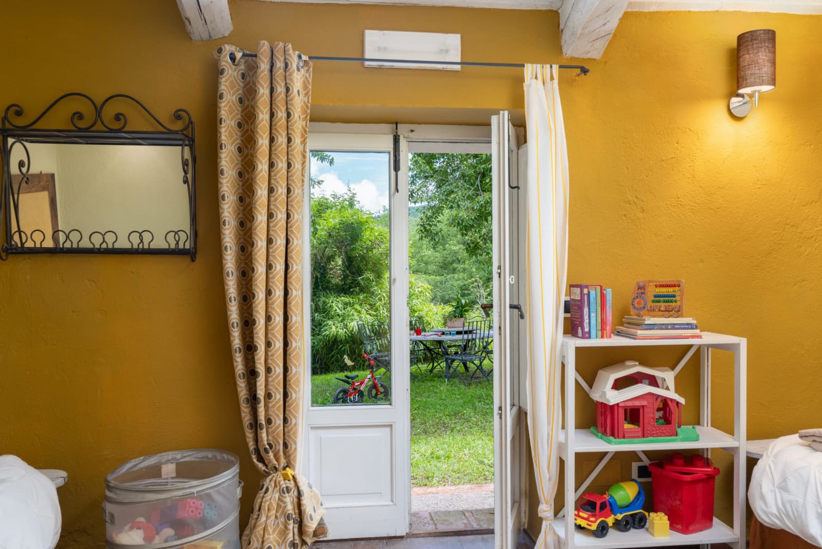 Villa Vetrichina — a bedroom opening onto the garden