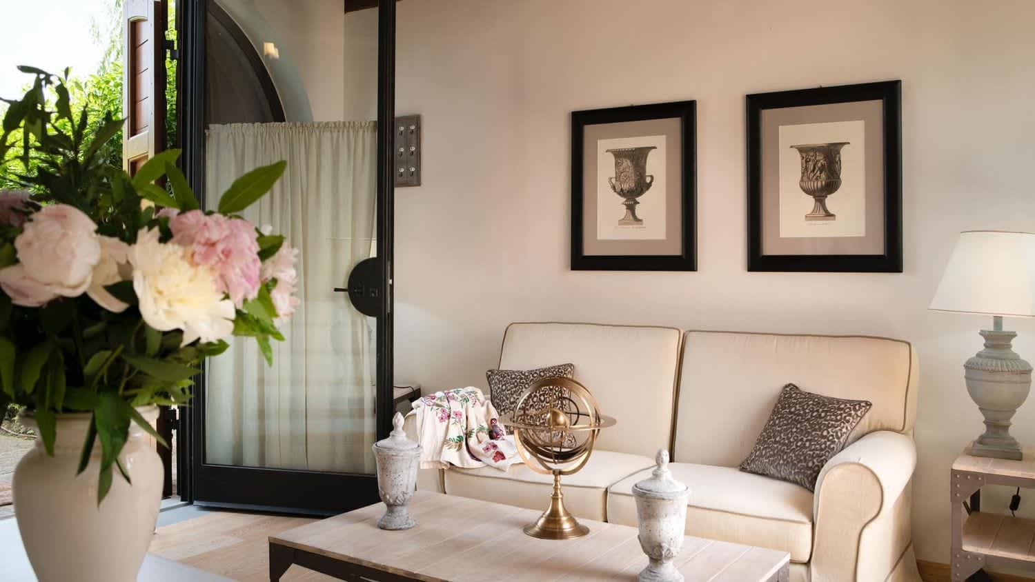 Podere Pianoro — a living room with garden doors