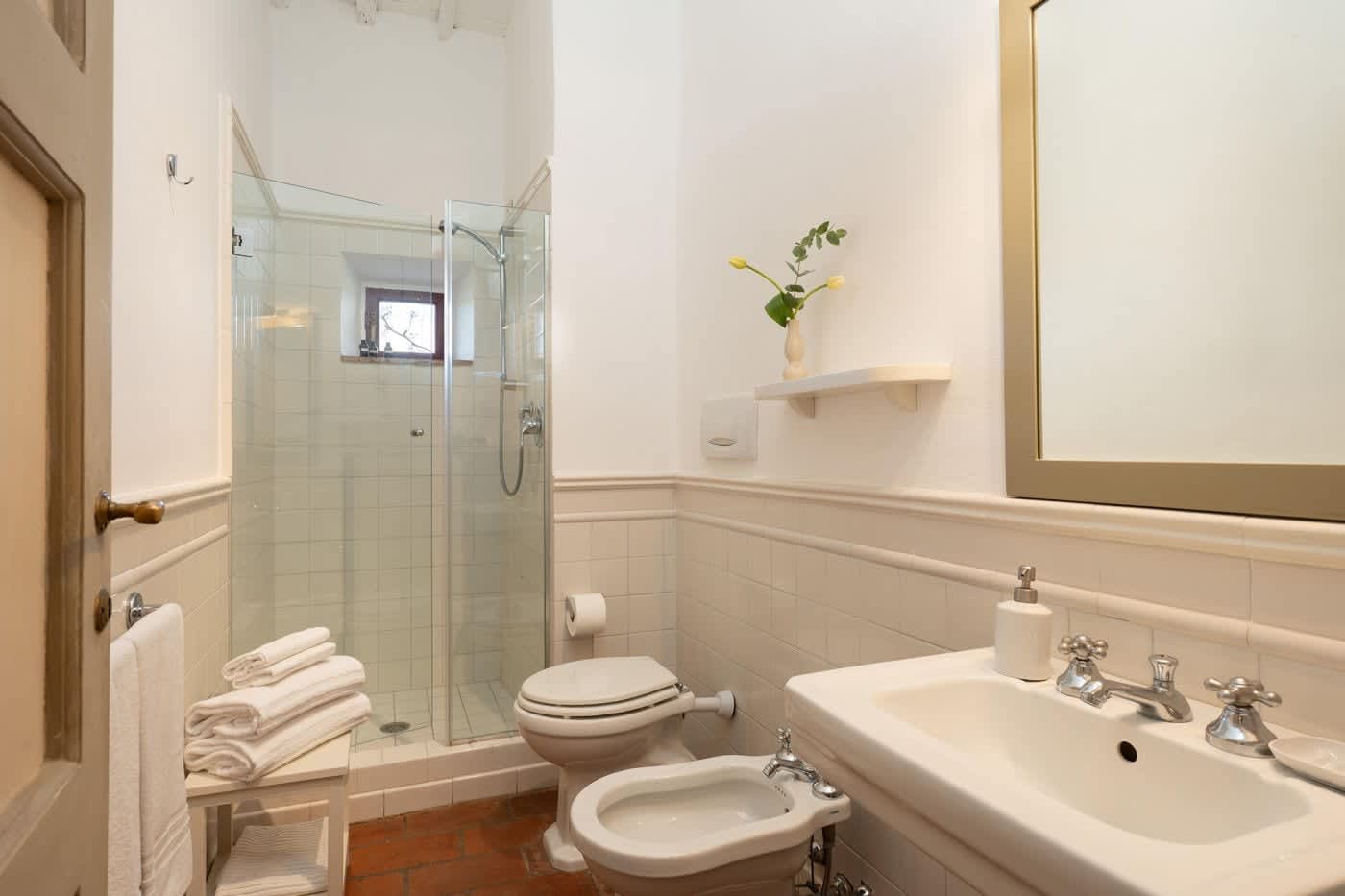 Villa Castellaro — an en-suite shower room