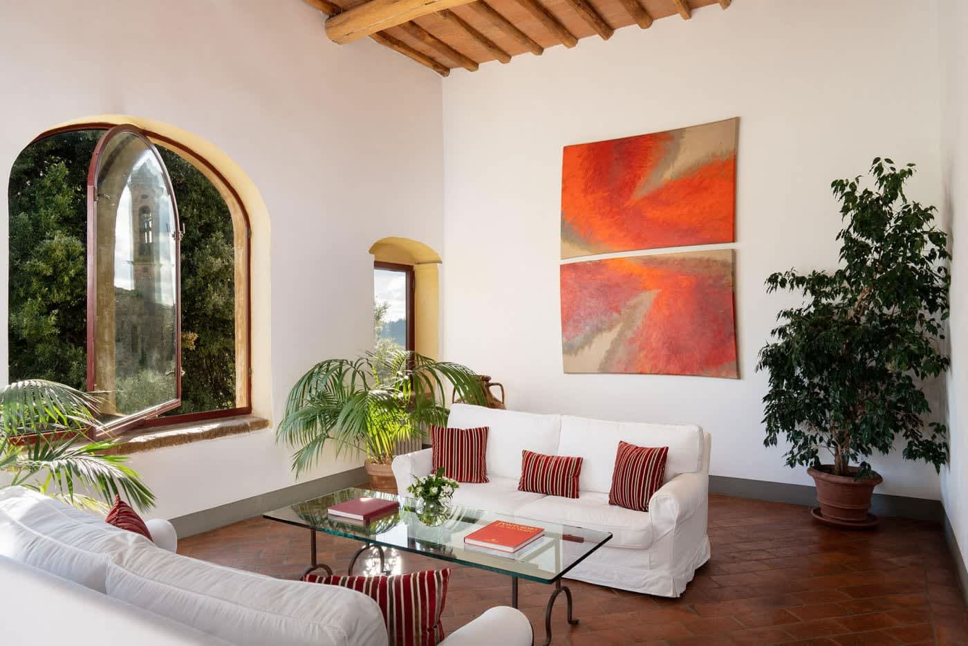 Villa Castellaro — the living room, with a modern painting over the sofa