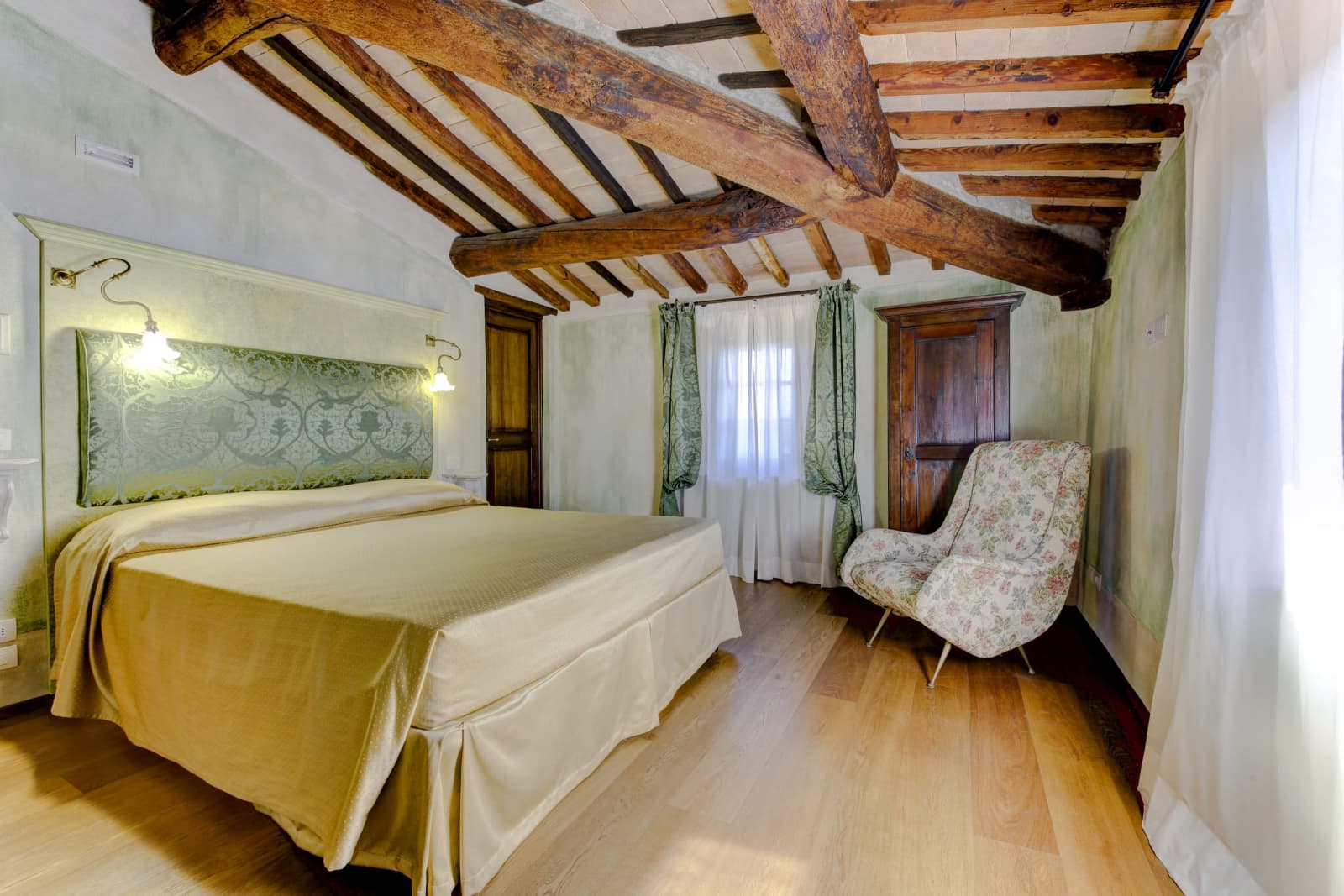 Villa Elle in Siena, Tuscany, photograph 25 of 65