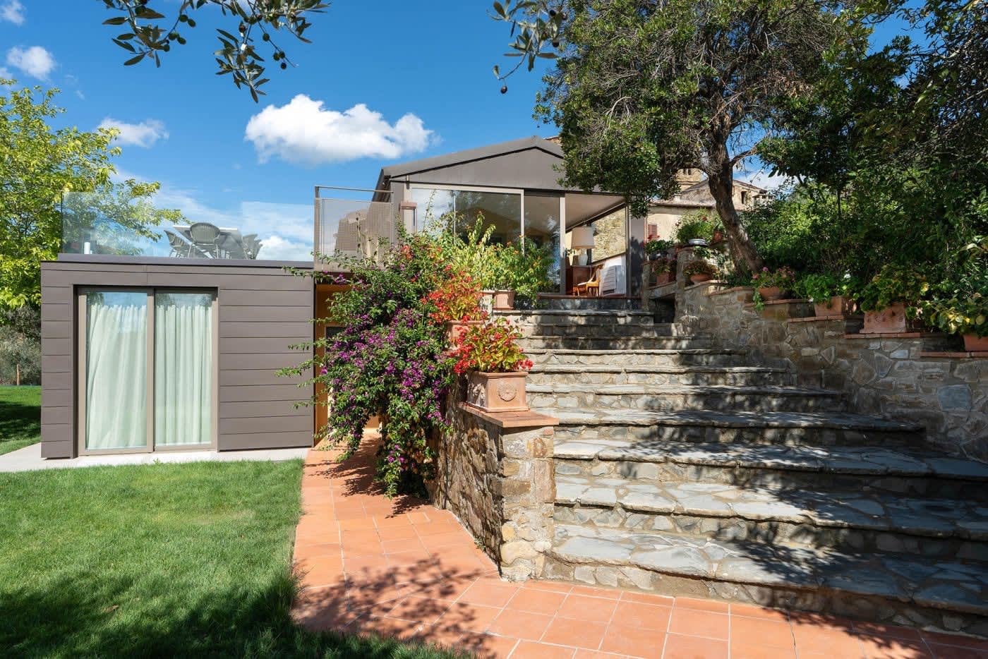 Casa Lilia — stone steps through the garden