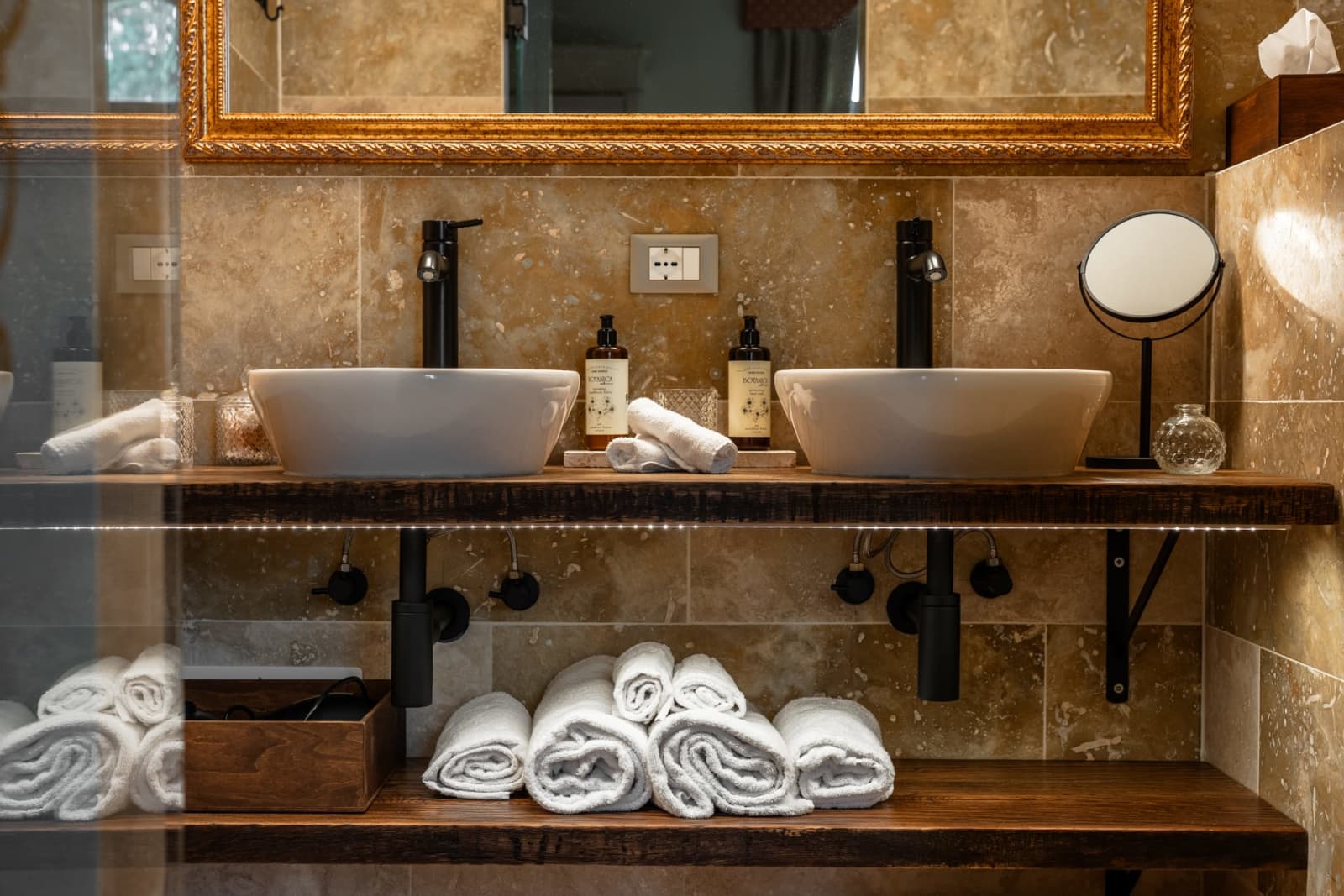 Villa Poggio d'Oro — a double vanity in travertine
