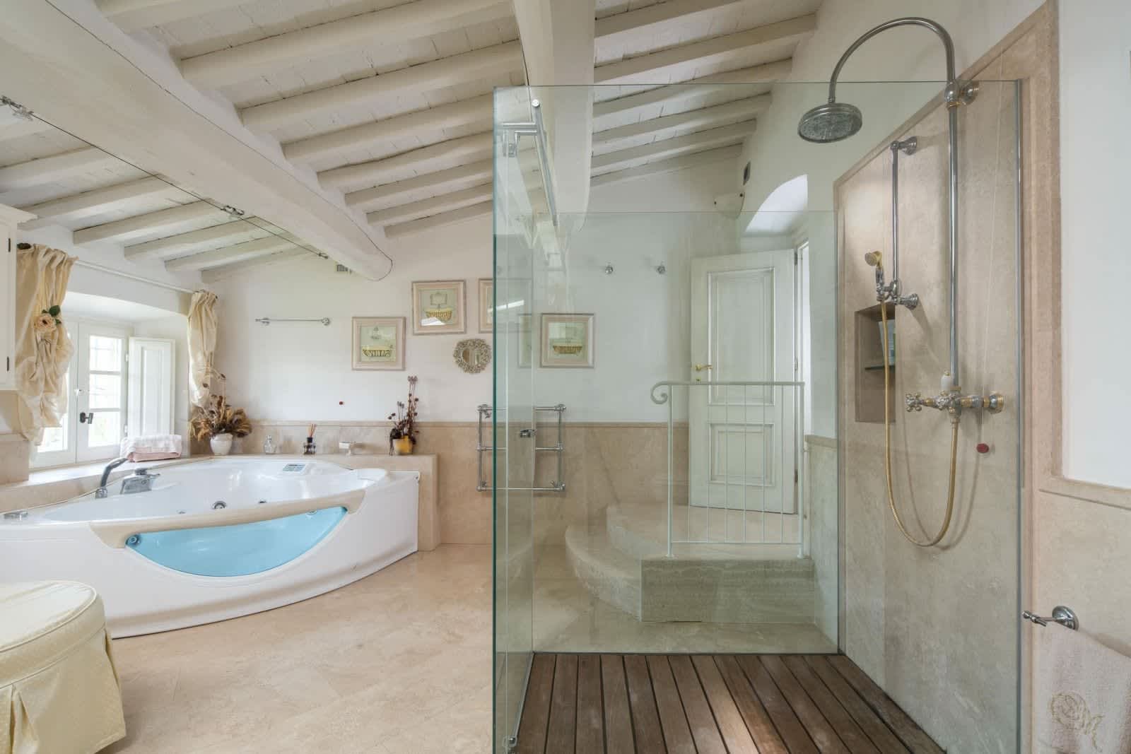Villa Fornacella — a bathroom with glass shower