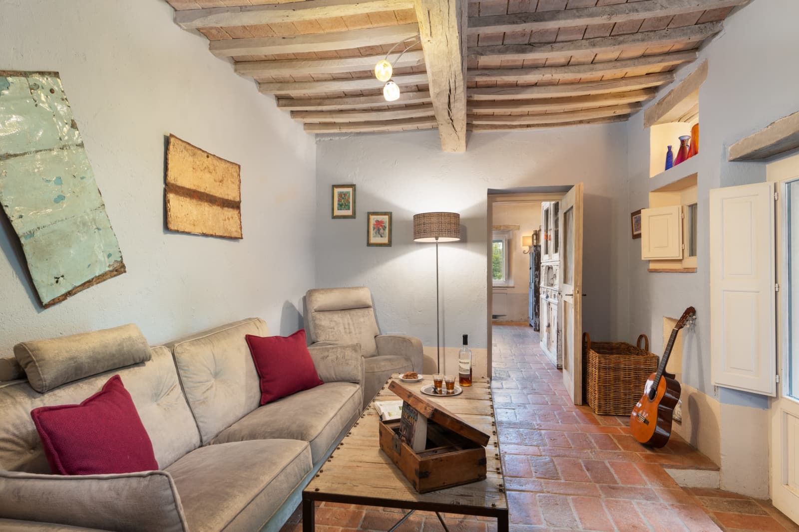 Villa Vetrichina — a beamed sitting area