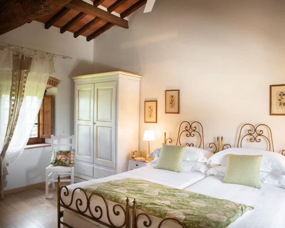 Podere Pianoro — the Peonia twin bedroom