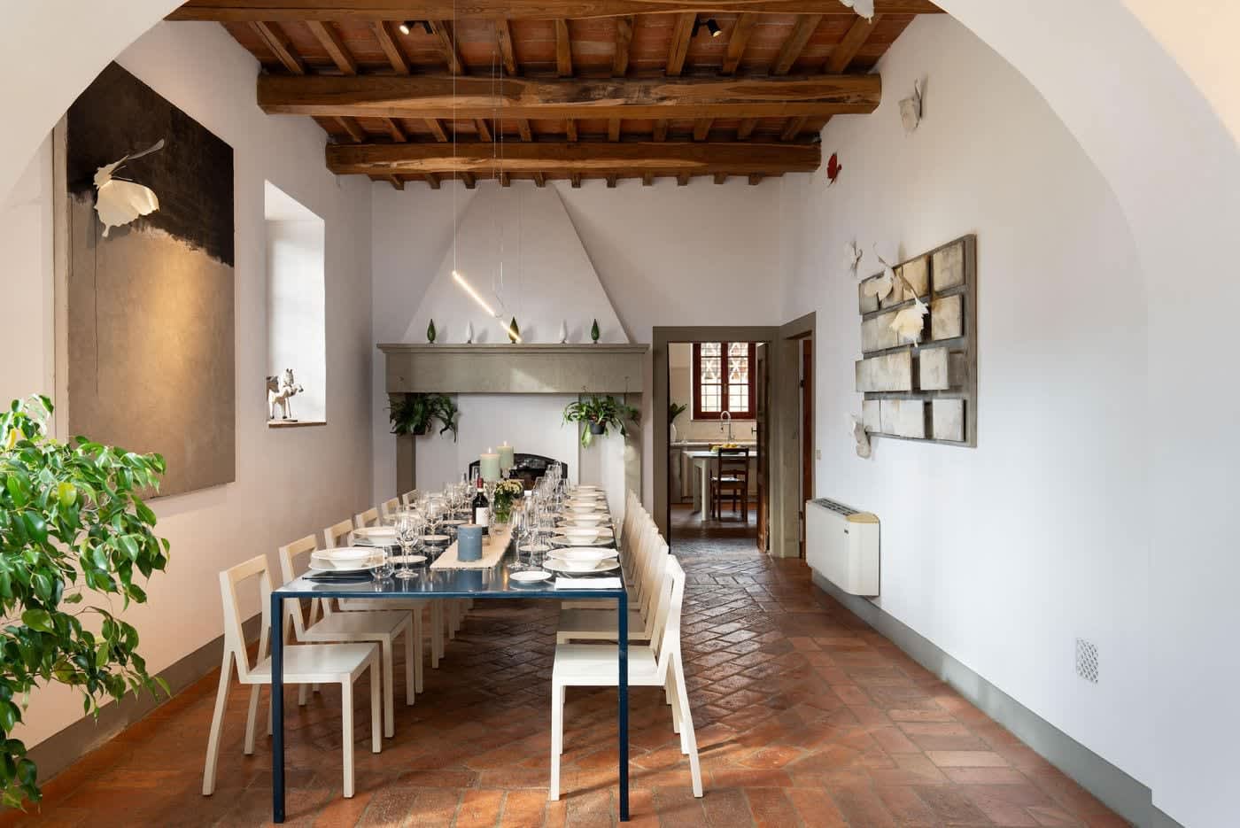 Villa Castellaro — the long dining table for the whole party