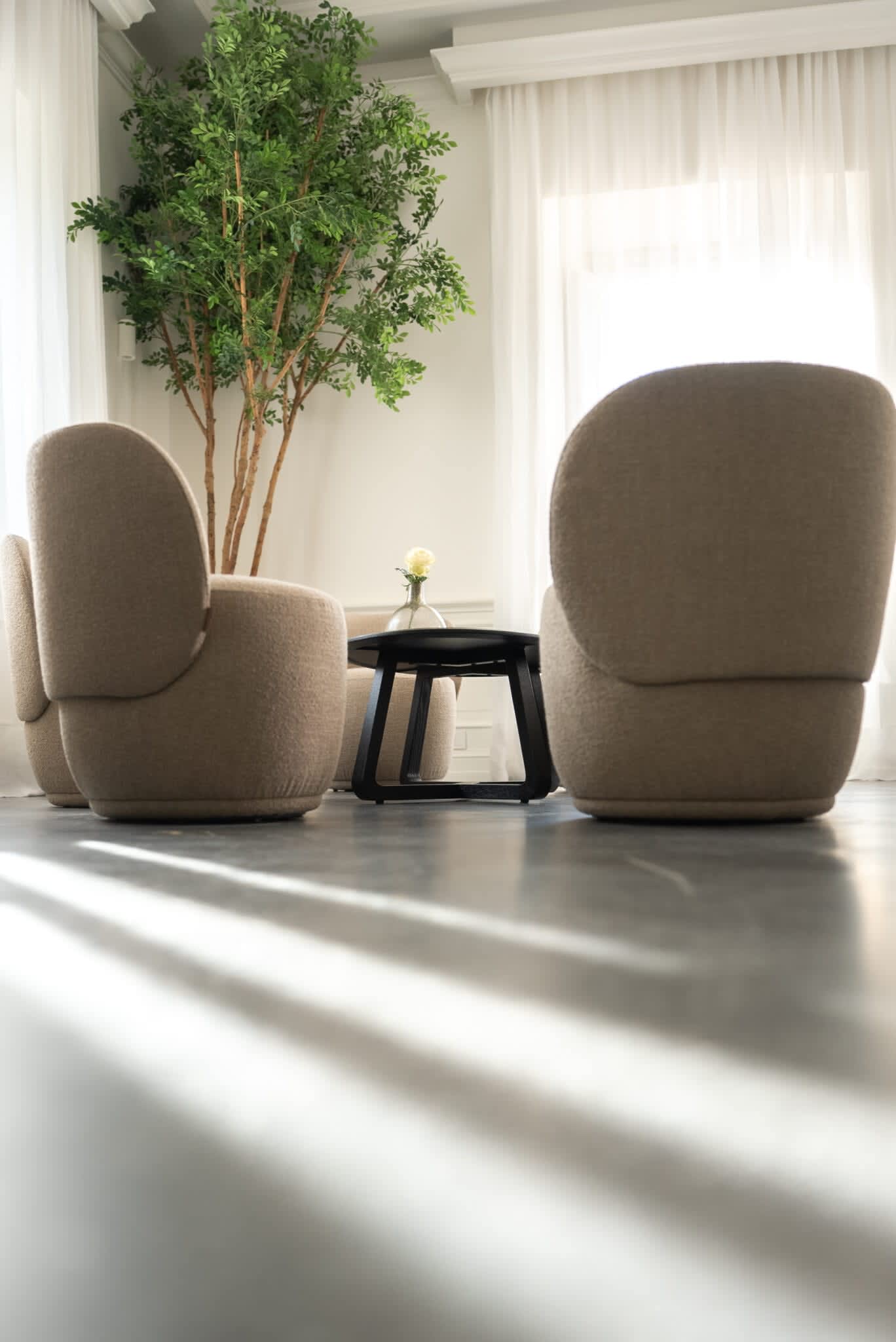 Tenuta Belvedere Estate: Tenuta Belvedere — sculpted armchairs by the living-room window