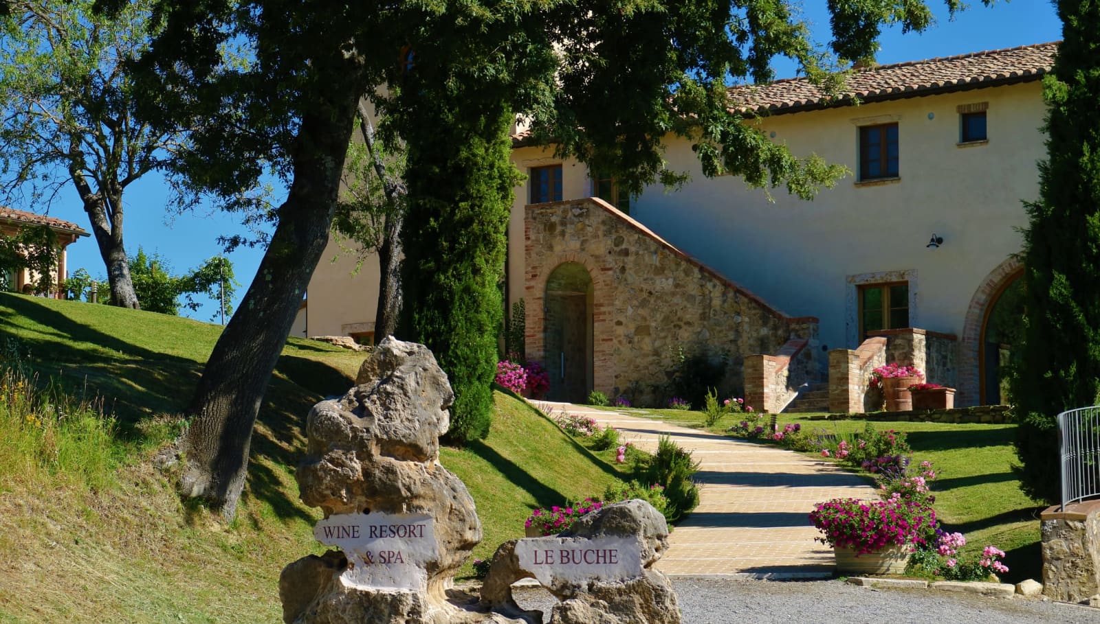 Tenuta La Barricaia — stone steps through the garden