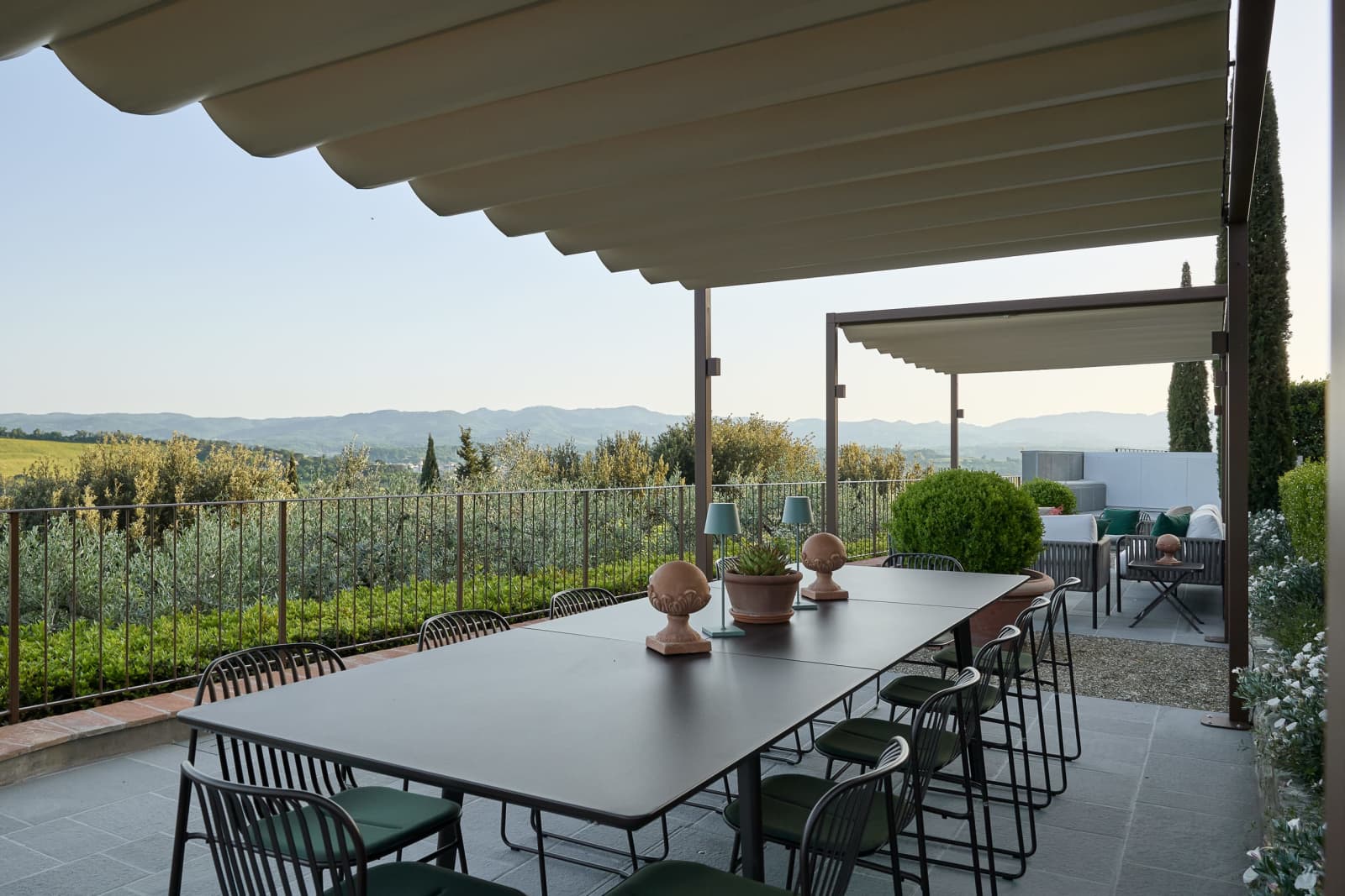 Villa Il Colto — the terrace table over the valley