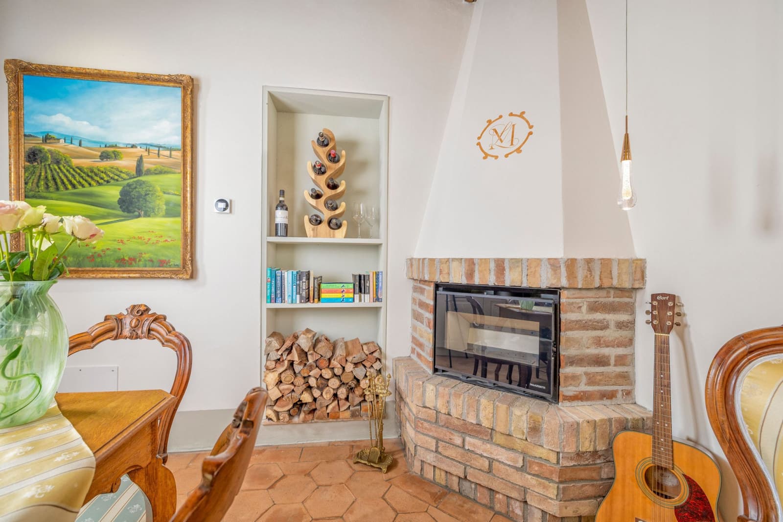 Villa Poggio d'Oro — a sitting room with a corner fireplace