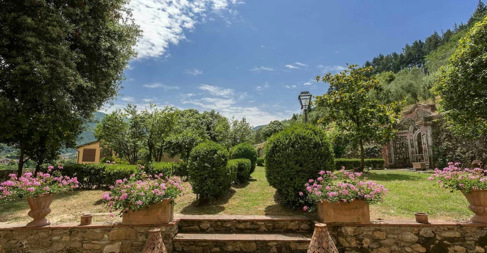 Villa Controni in Lucca & Garfagnana, Tuscany, photograph 7 of 25