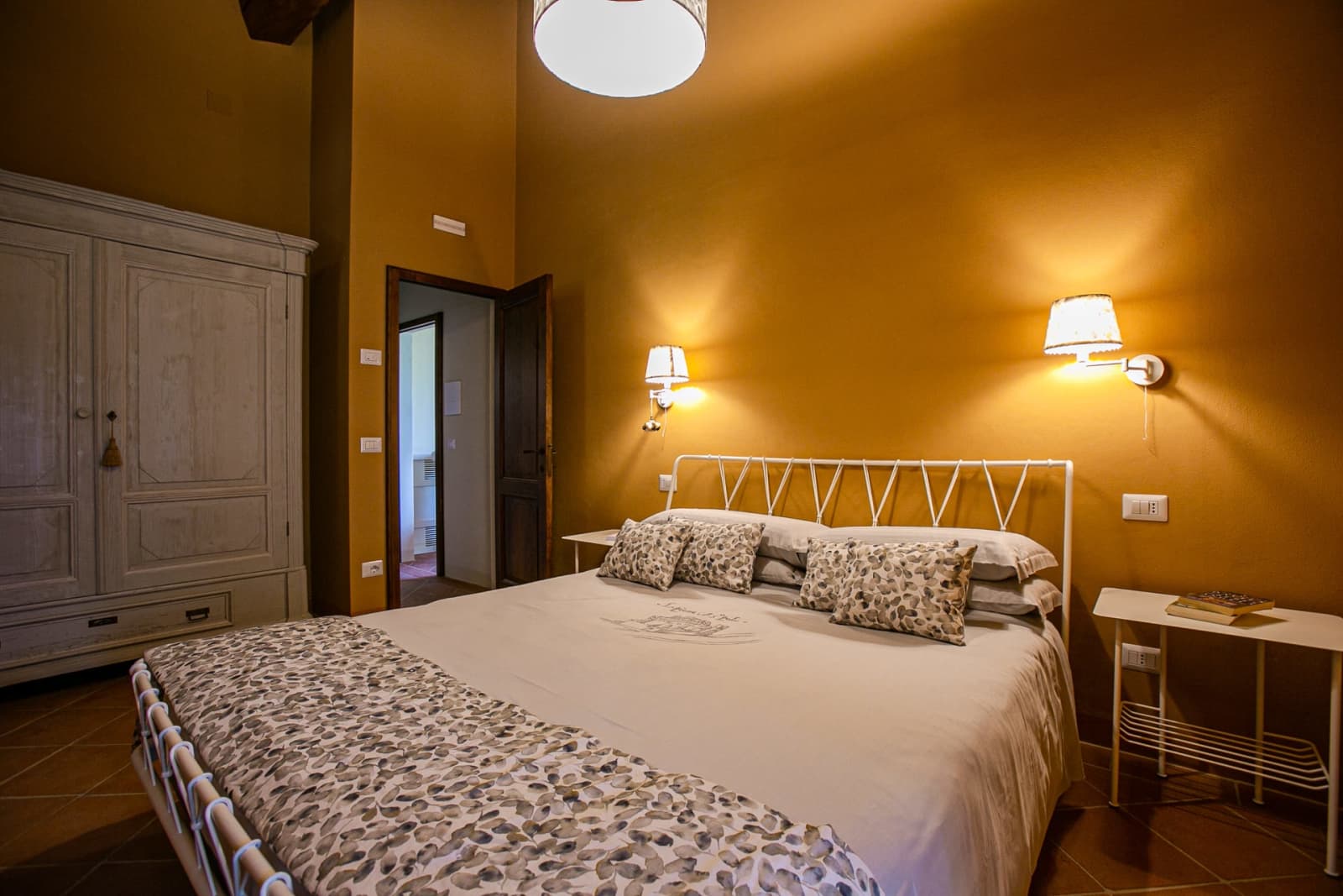 Casa Faraonia — a bedroom with a pale headboard