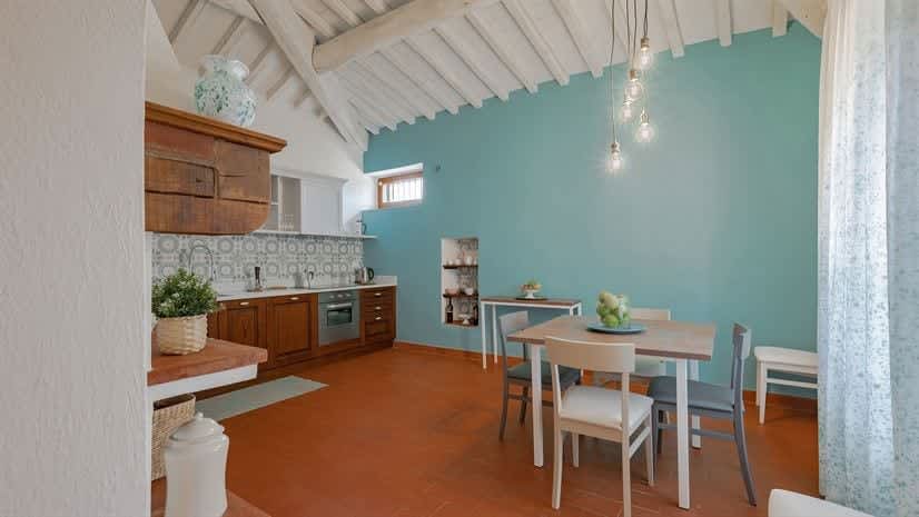 Borgo delle Vigne — the kitchen and dining area