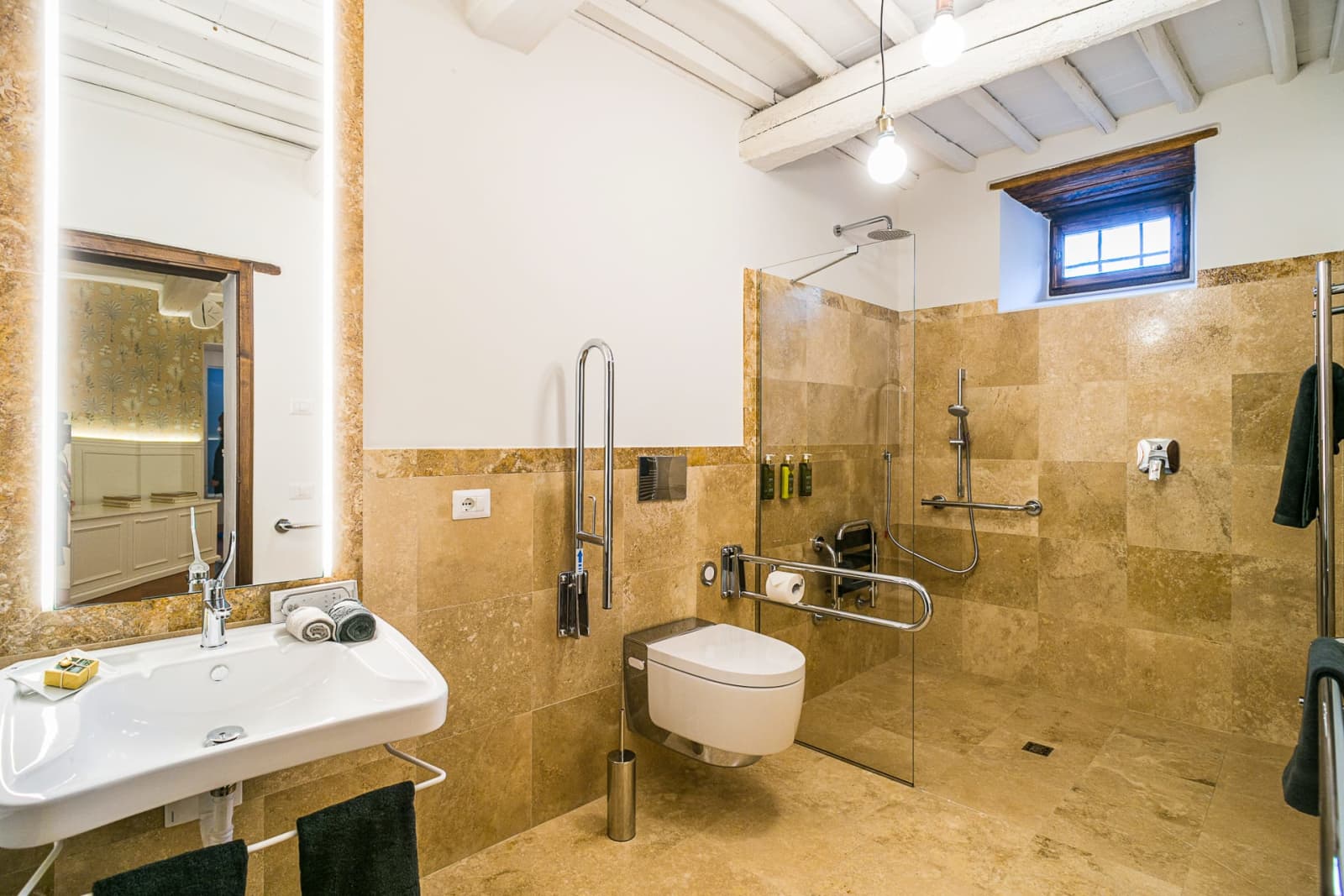 Casa dell'Erta — the accessible bathroom