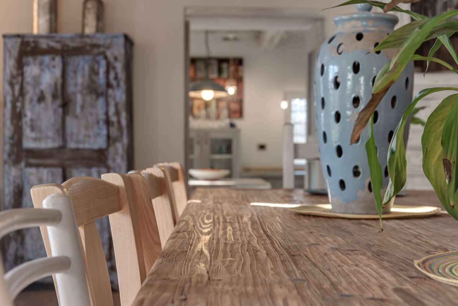 Villa Vetrichina — the oak dining table