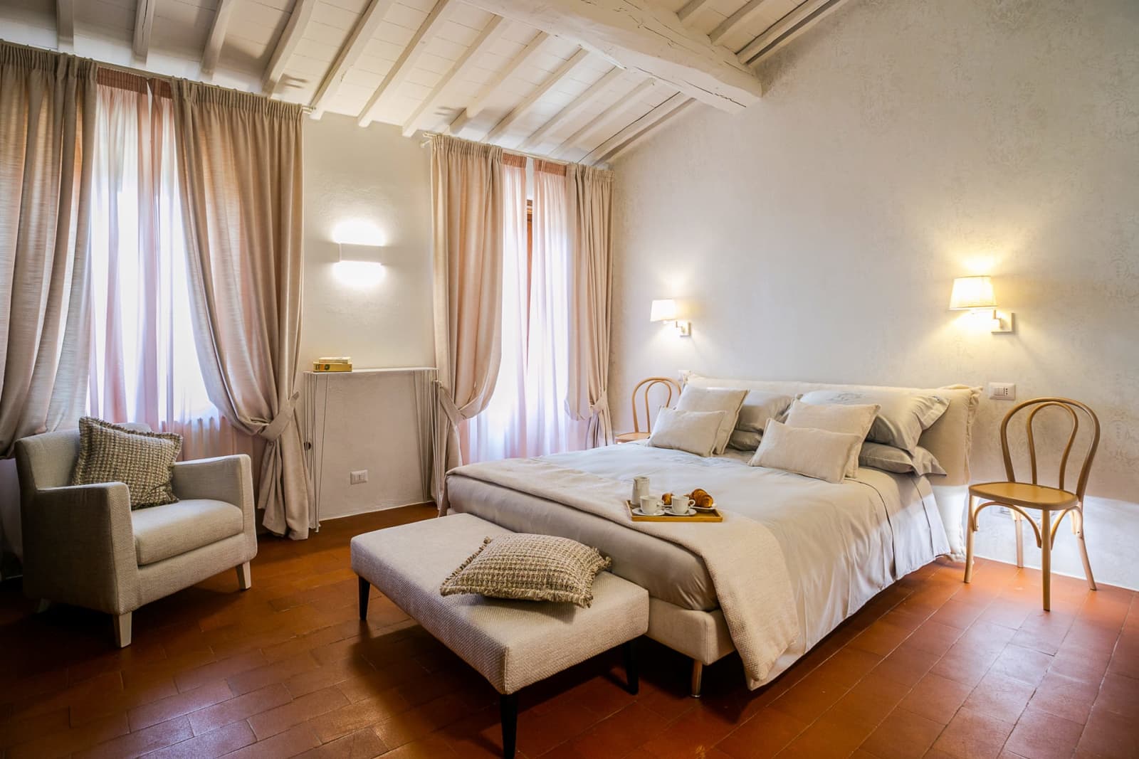Casa dell'Erta — a double bedroom in white