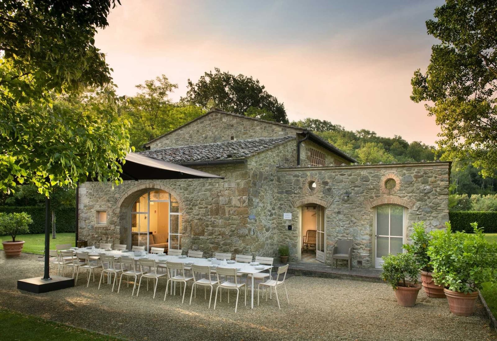 Villa Erbavoglio — the long outdoor dining table beside the barn