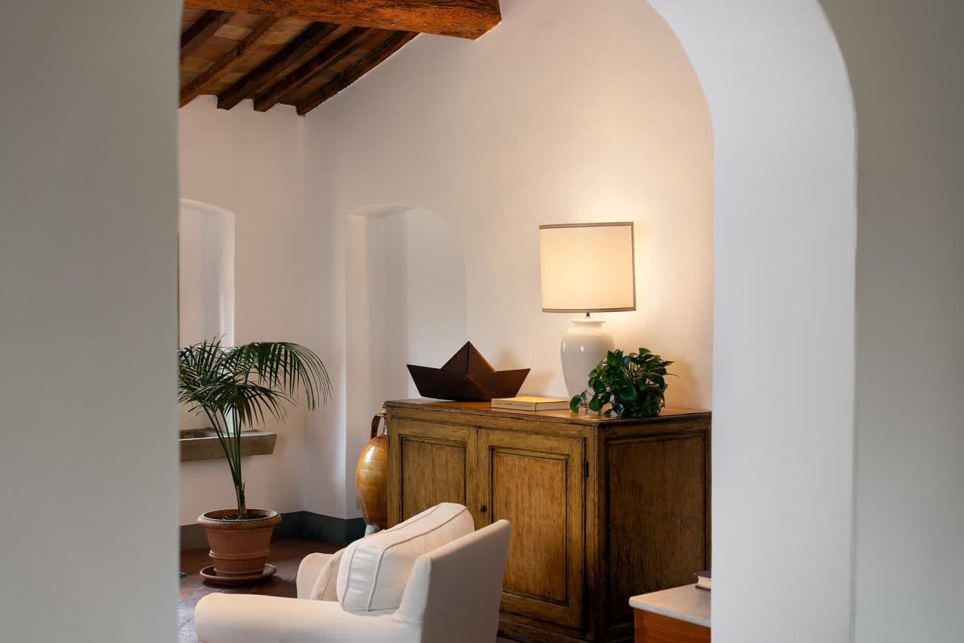 Villa Castellaro — a lamplit corner of the living room