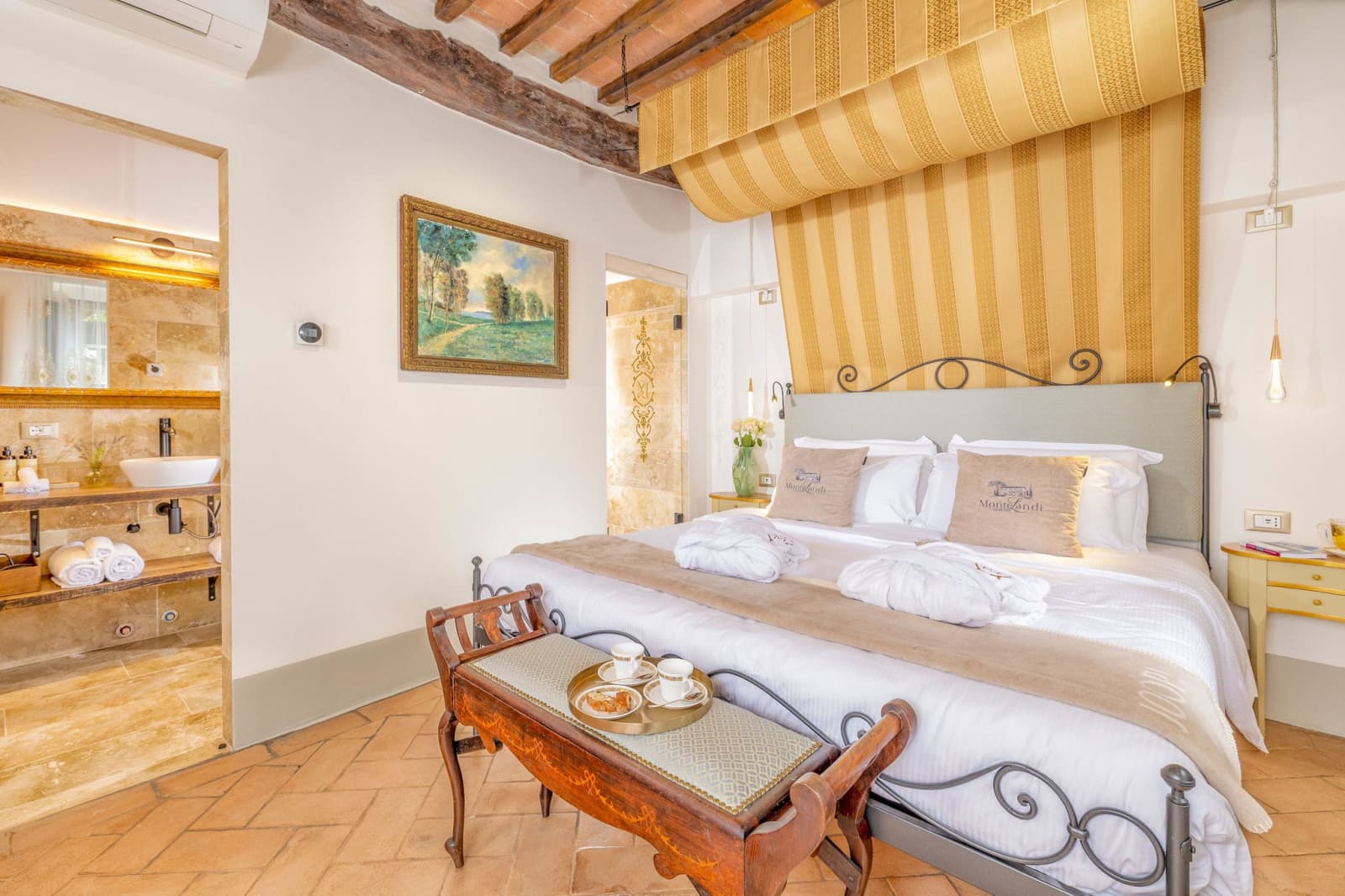 Villa Poggio d'Oro — a bedroom with a bench beneath the beams